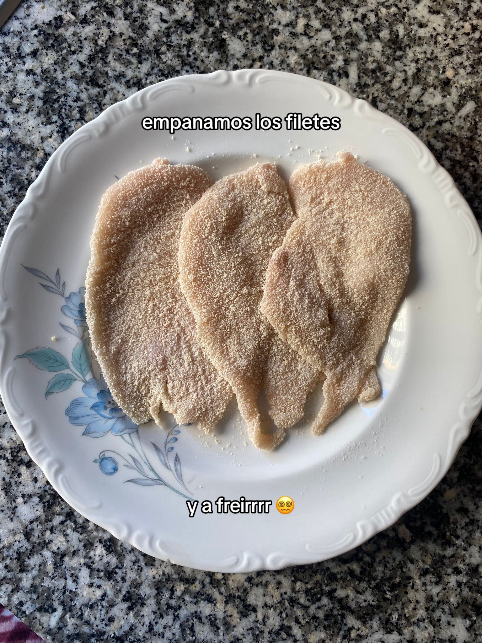 Receta fácil de Katsu Curry casero con filetes empanados y salsa cremosa