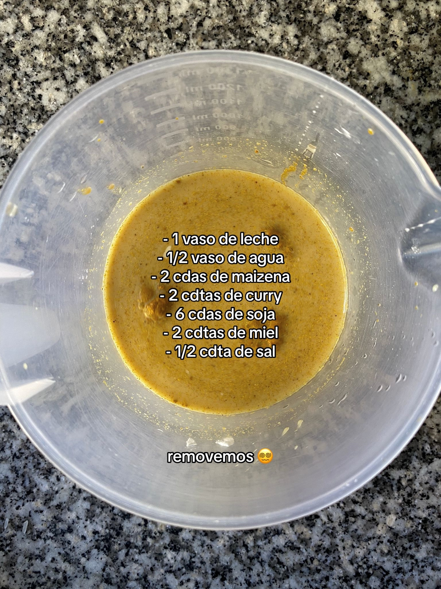 Receta fácil de Katsu Curry casero con filetes empanados y salsa cremosa