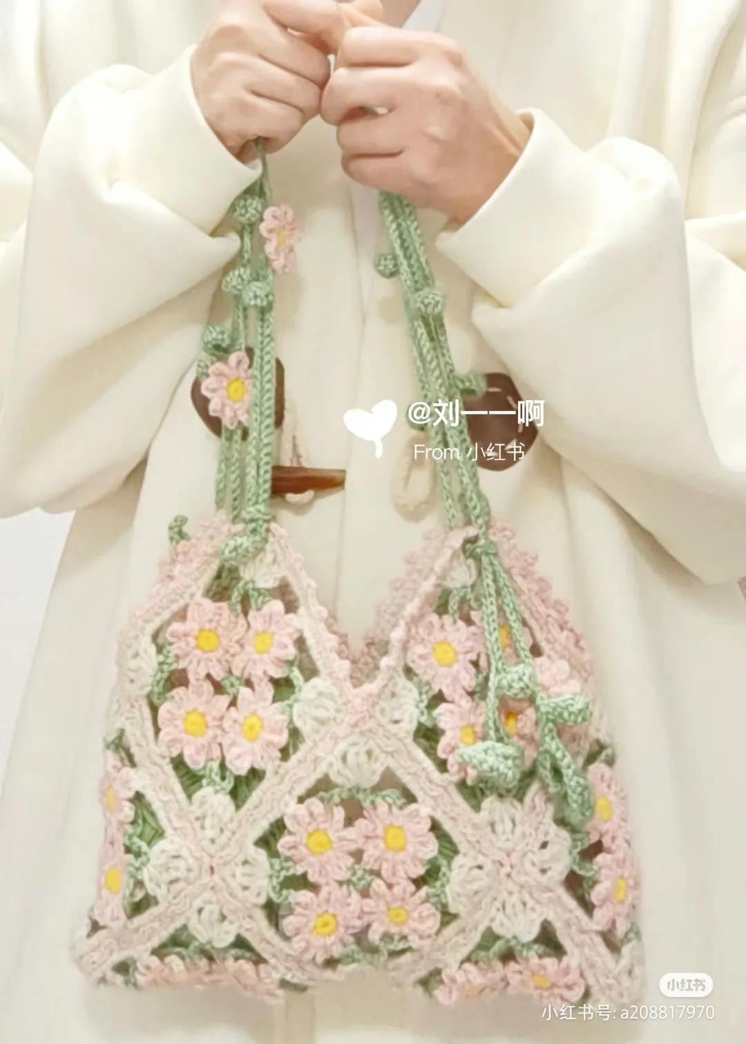 Red and Beige Crochet Tote Bag with Bobble Stitch Pattern Chart