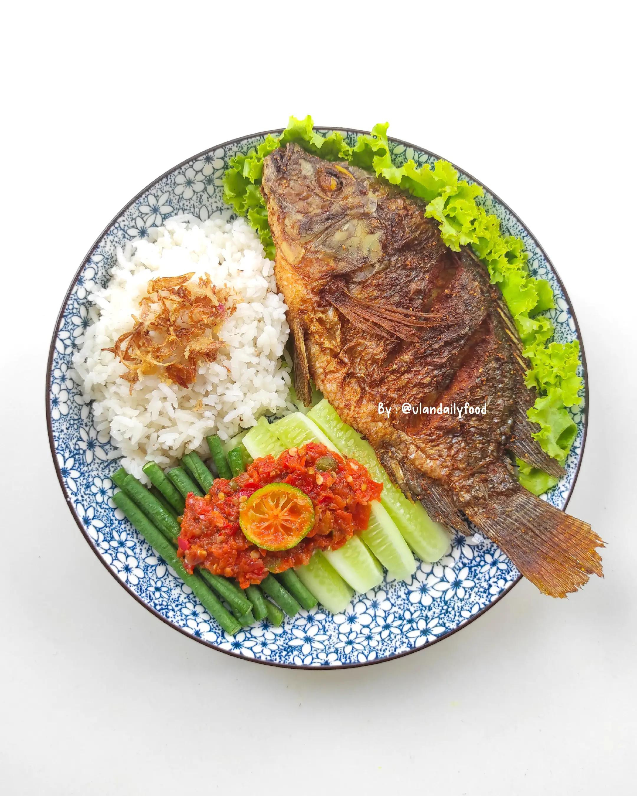 Resep Sambal Dadak Pedas Segar Sajian Ikan Mujair Goreng Lalapan