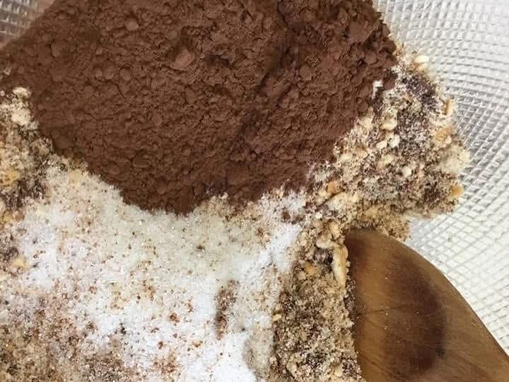 Ricetta Tartufo al Cacao e Cocco: Dolci sfere di biscotto con cacao amaro, nocciole tostate o cocco grattugiato