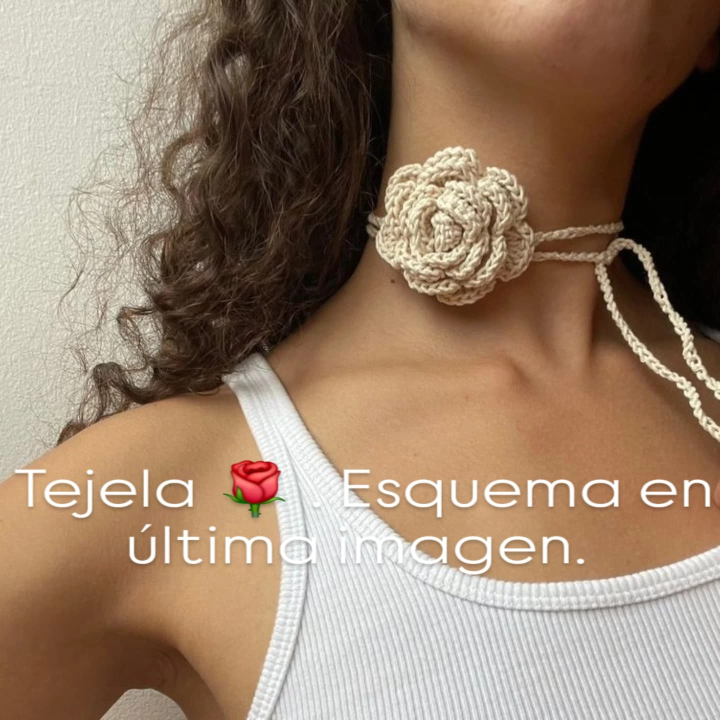 Rosa de crochet trenzada: collar, cinturón y accesorios con esquema paso a paso