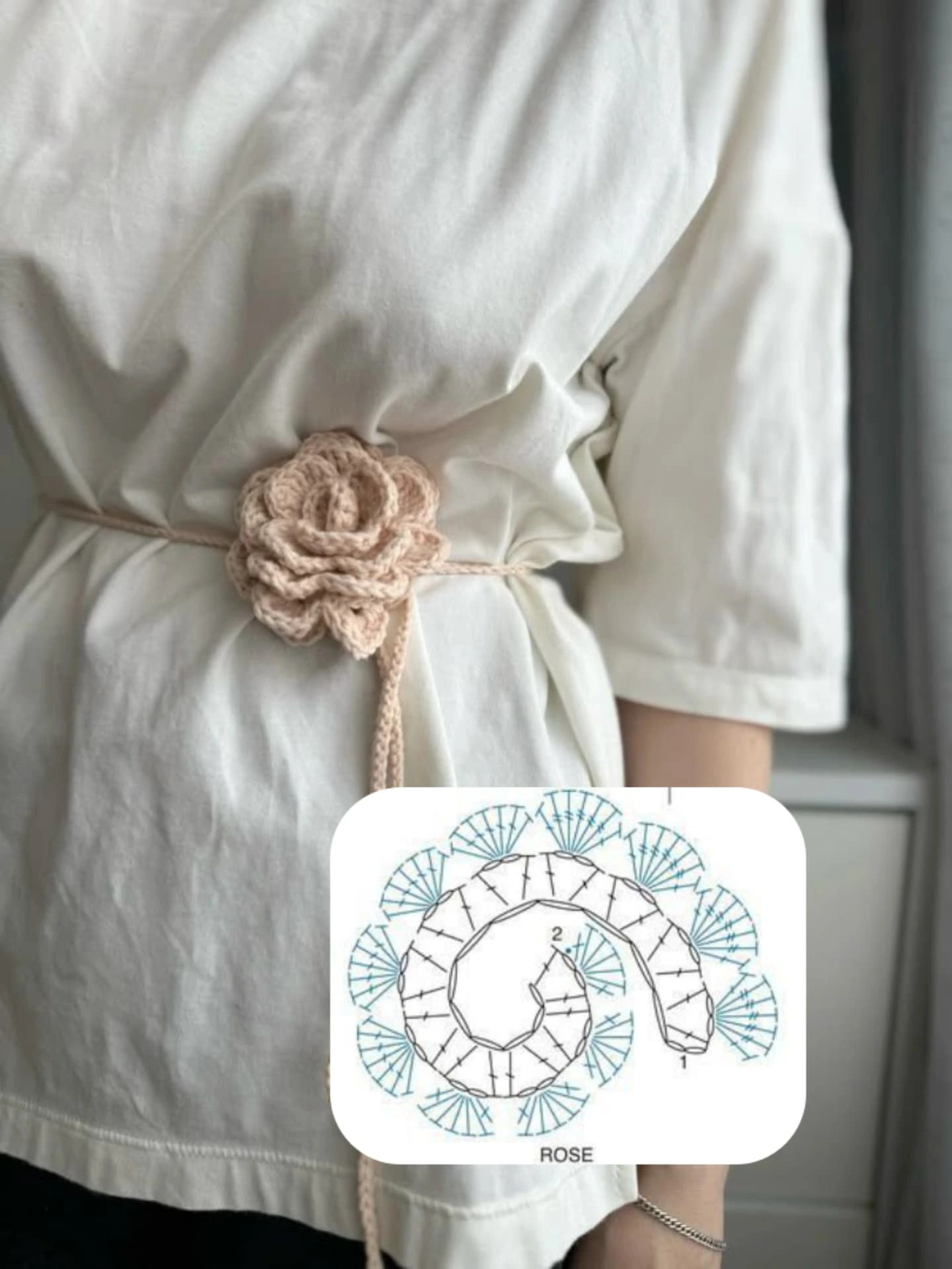 Rosa de crochet trenzada: collar, cinturón y accesorios con esquema paso a paso