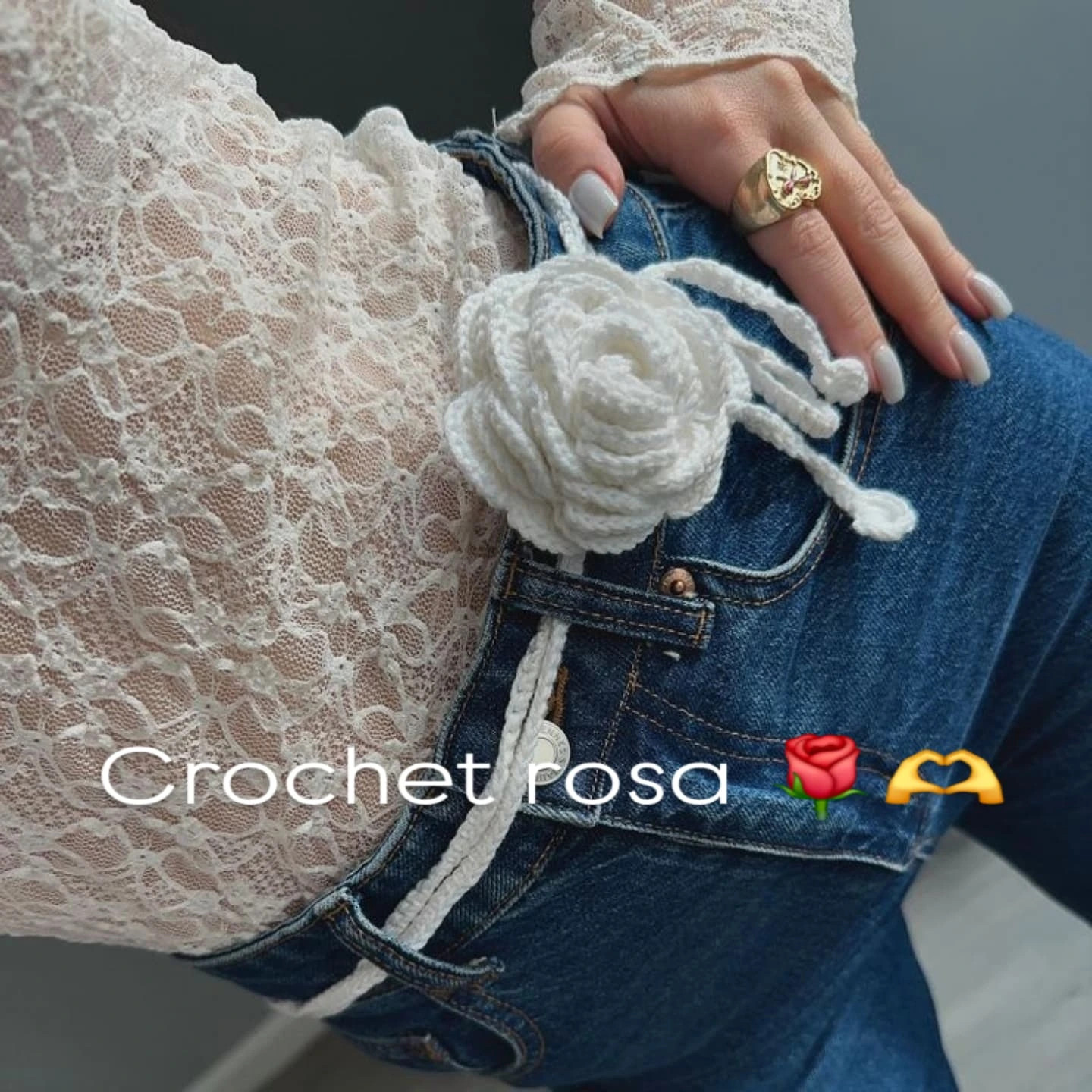 Rosa de crochet trenzada: collar, cinturón y accesorios con esquema paso a paso