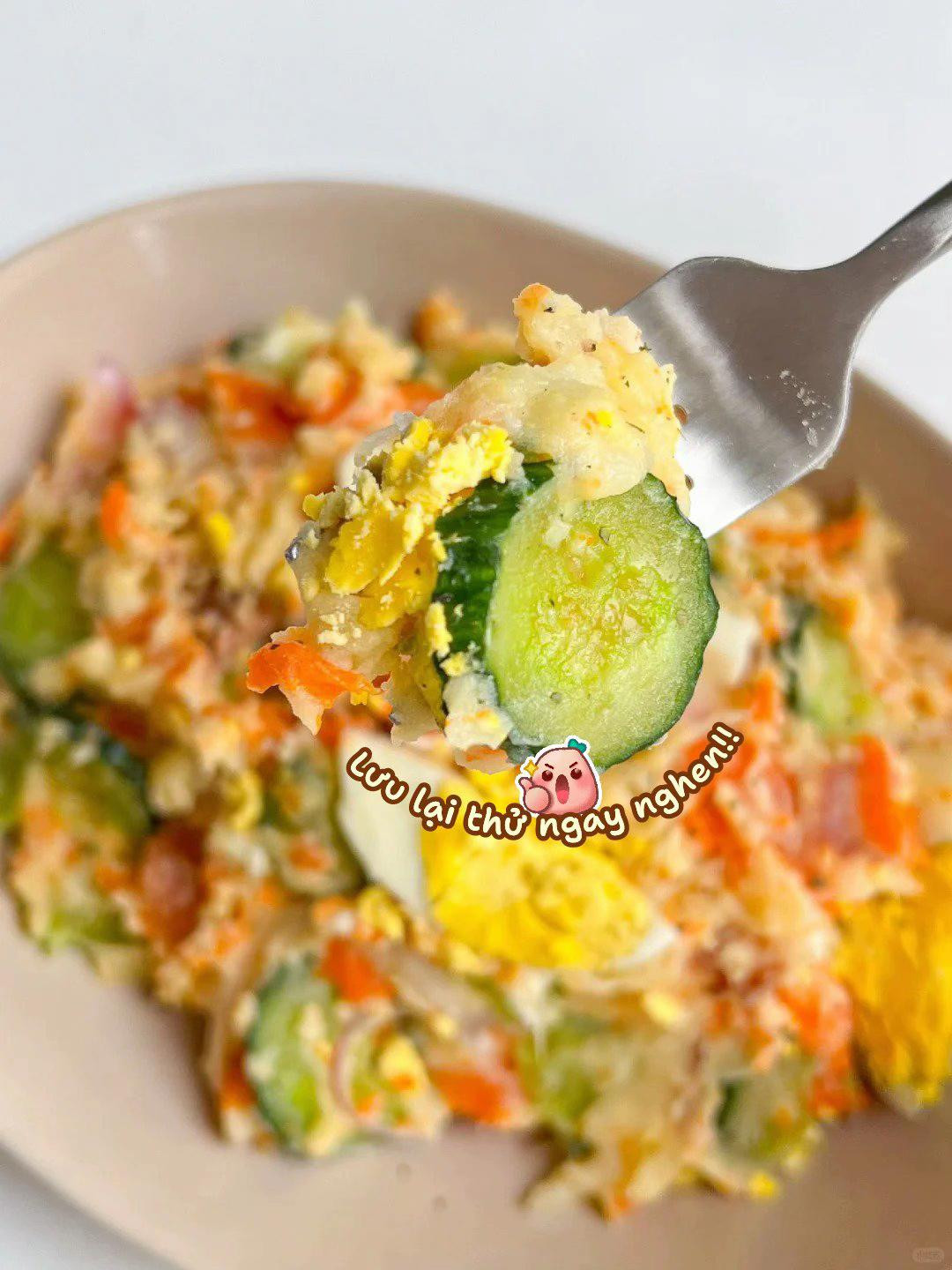 Salad khoai tây trứng thịt xông khói giảm cân
