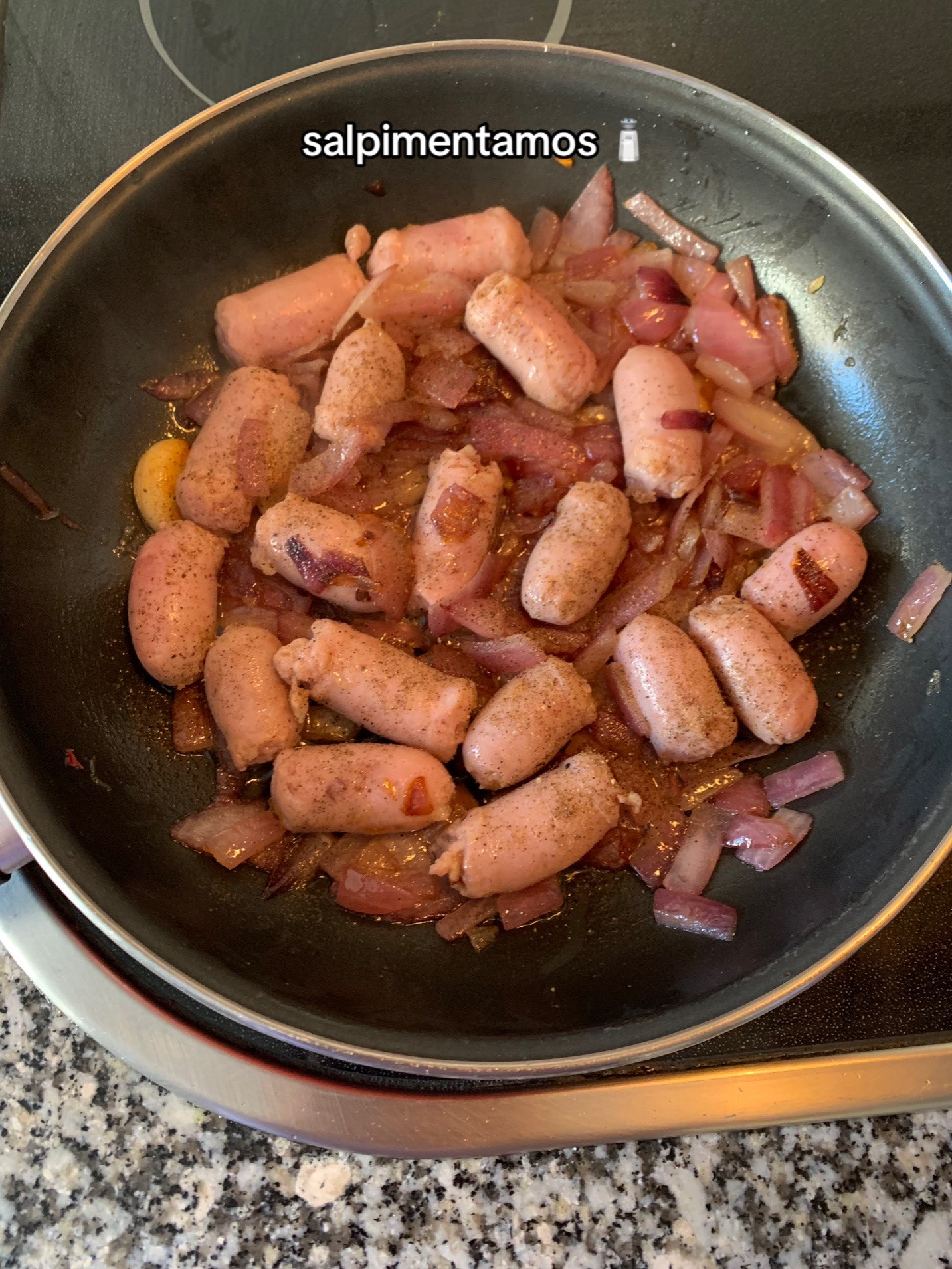 Salchichas al vino: receta fácil con cebolla y ajo