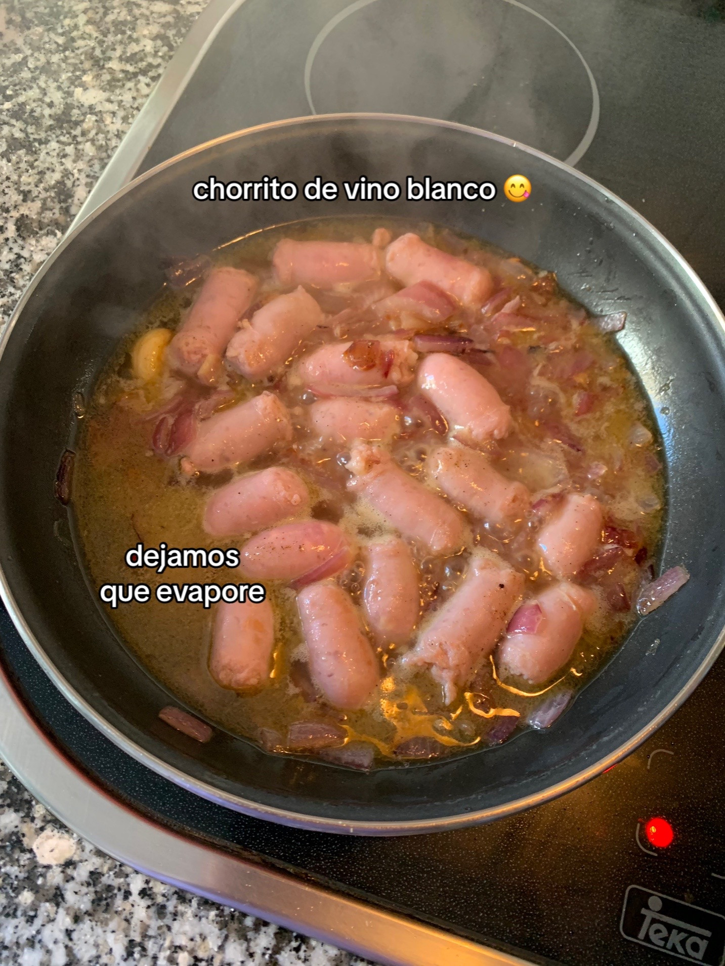 Salchichas al vino: receta fácil con cebolla y ajo
