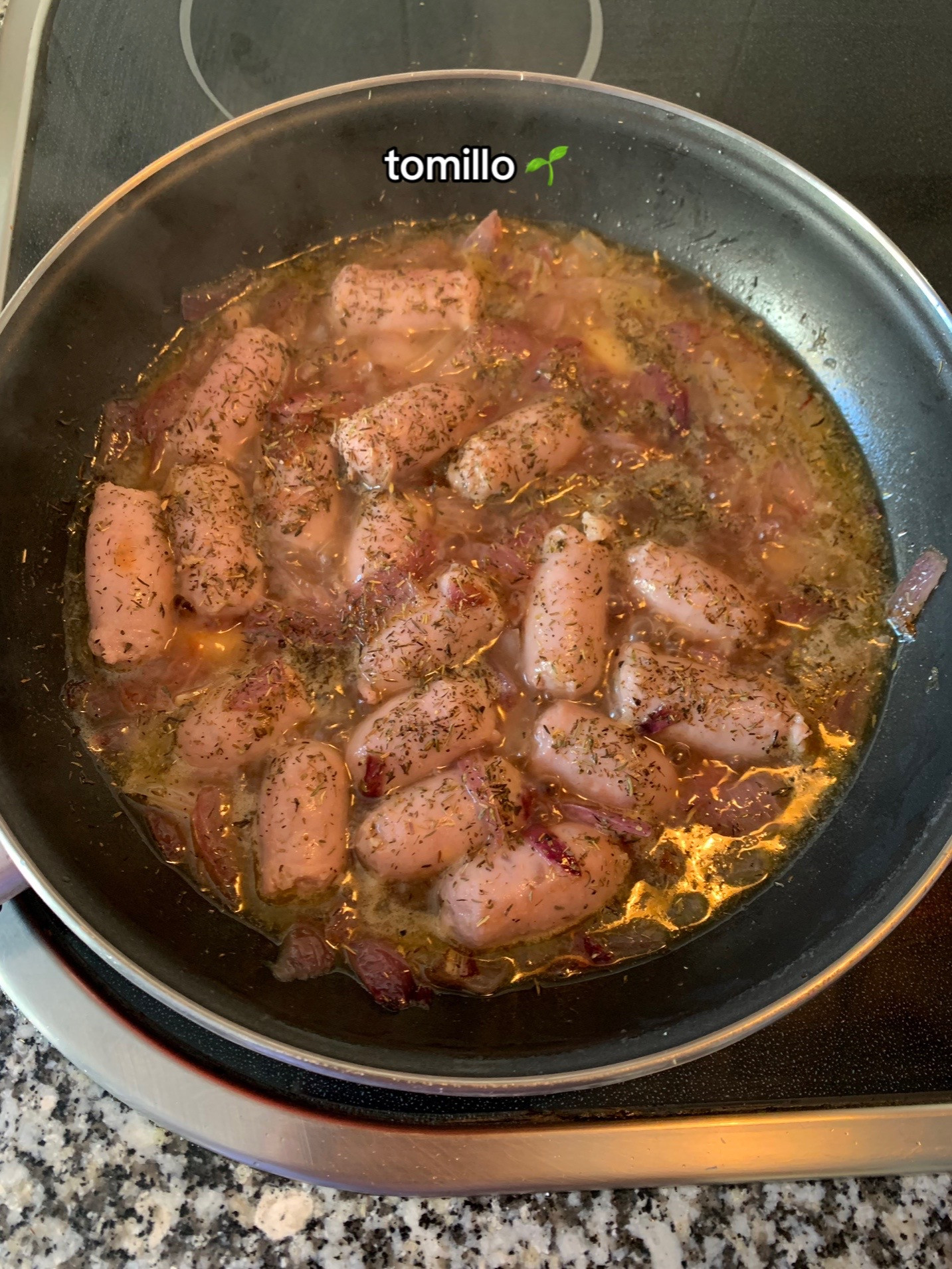 Salchichas al vino: receta fácil con cebolla y ajo