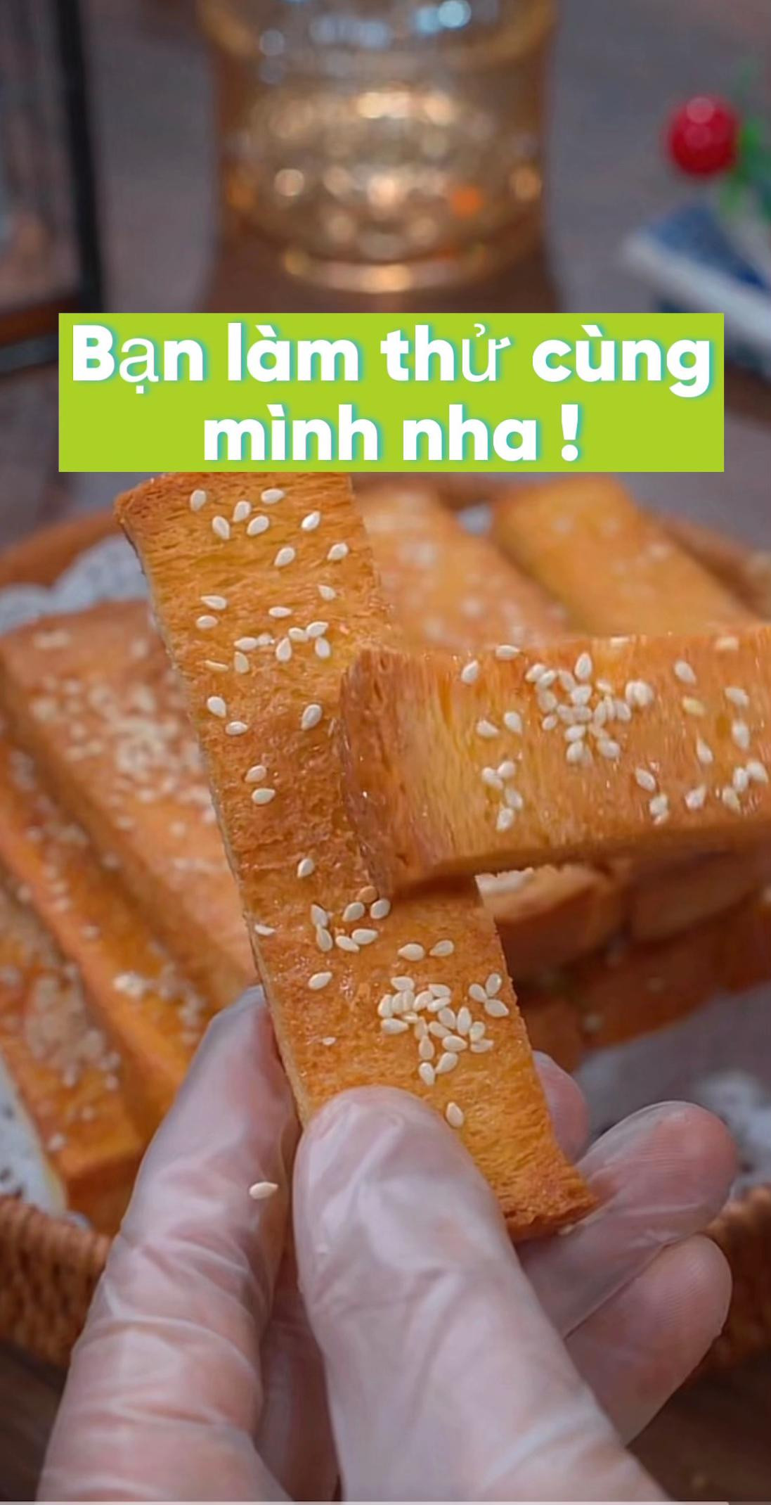 Sandwich nướng giòn nhanh chóng với trứng và mè trắng