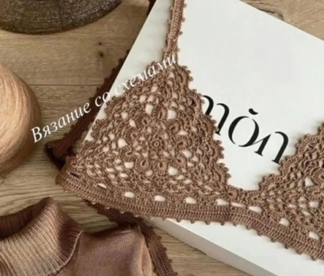 Schemi per reggiseno e top in maglia: modelli eleganti con dettagli a punto croce