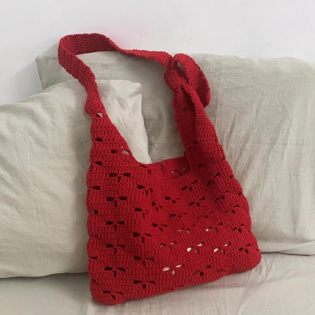 Share chart: Móc len túi xách họa tiết nơ màu đỏ, đen, trắng