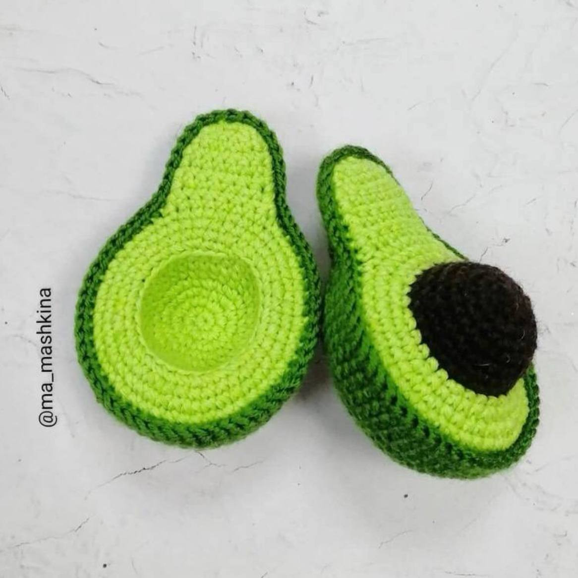Схема амигуруми авокадо: крючком коричневая косточка и зеленая мякоть, пошаговая инструкция вязания