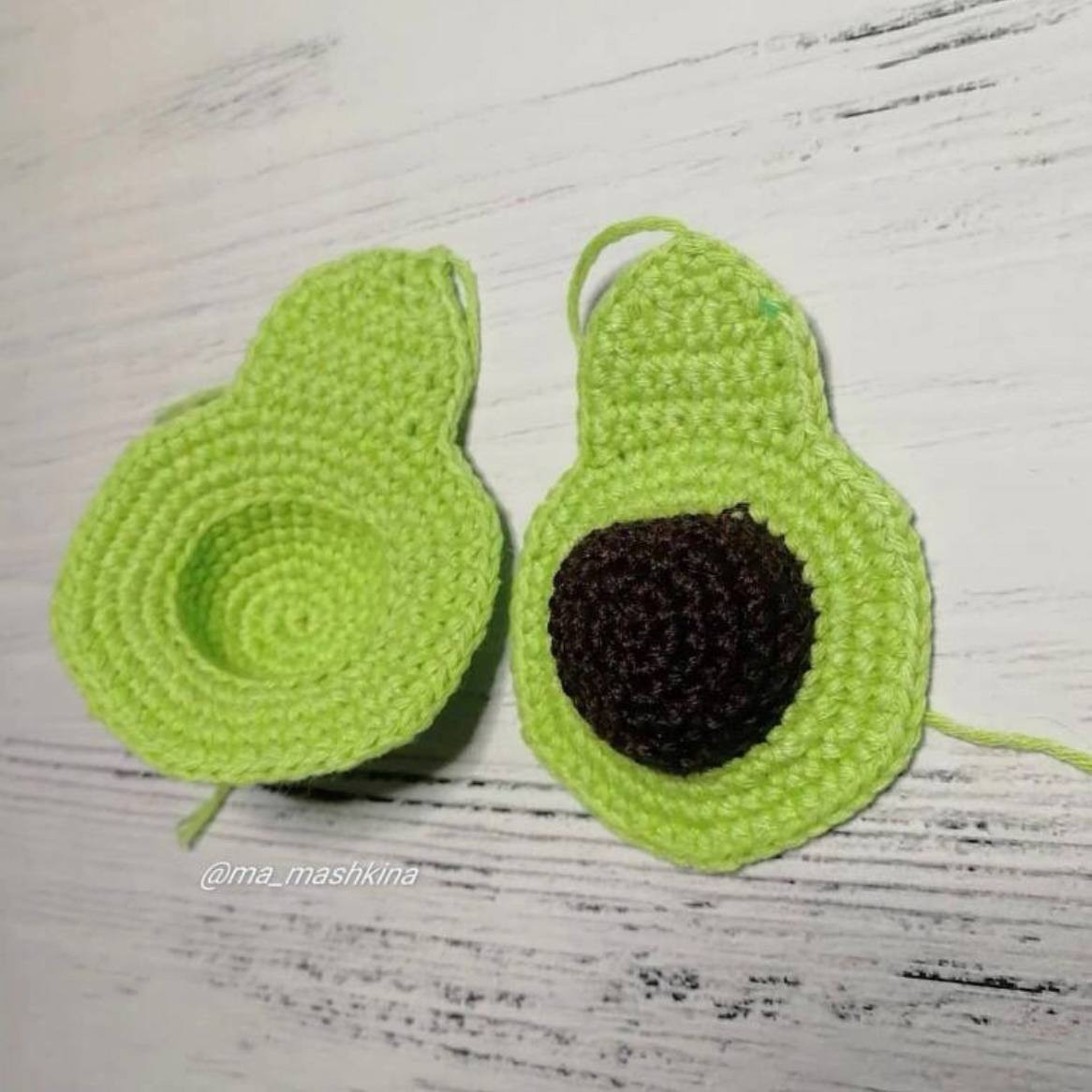 Схема амигуруми авокадо: крючком коричневая косточка и зеленая мякоть, пошаговая инструкция вязания