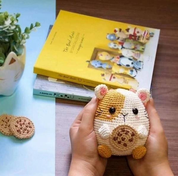Схема вязания амигуруми котика с печенькой