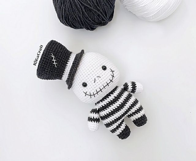 Схема вязания амигуруми Скелет по имени Джек: голова, тело, руки и шляпа