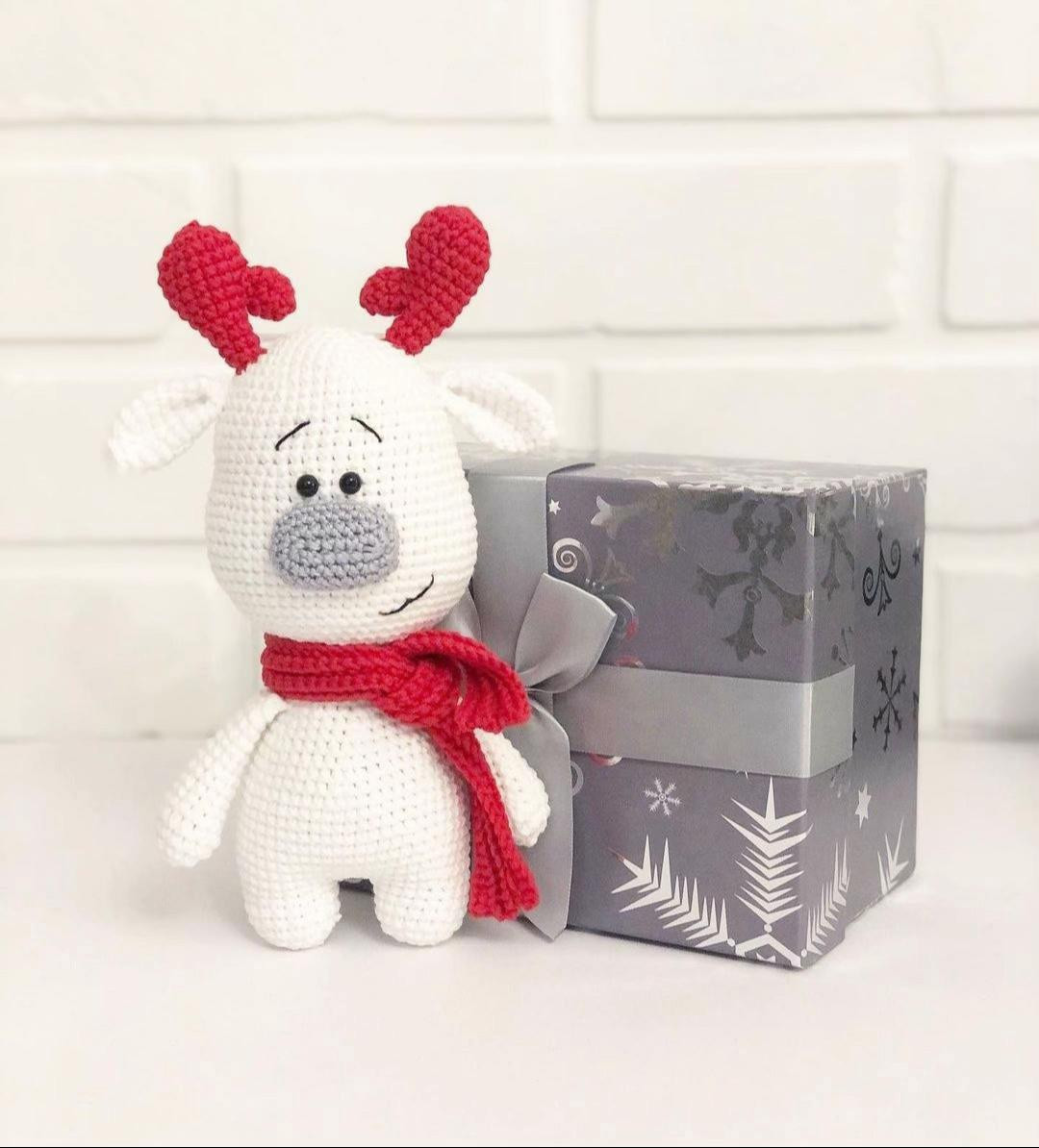 Схема вязания оленя: материалы и описание головы