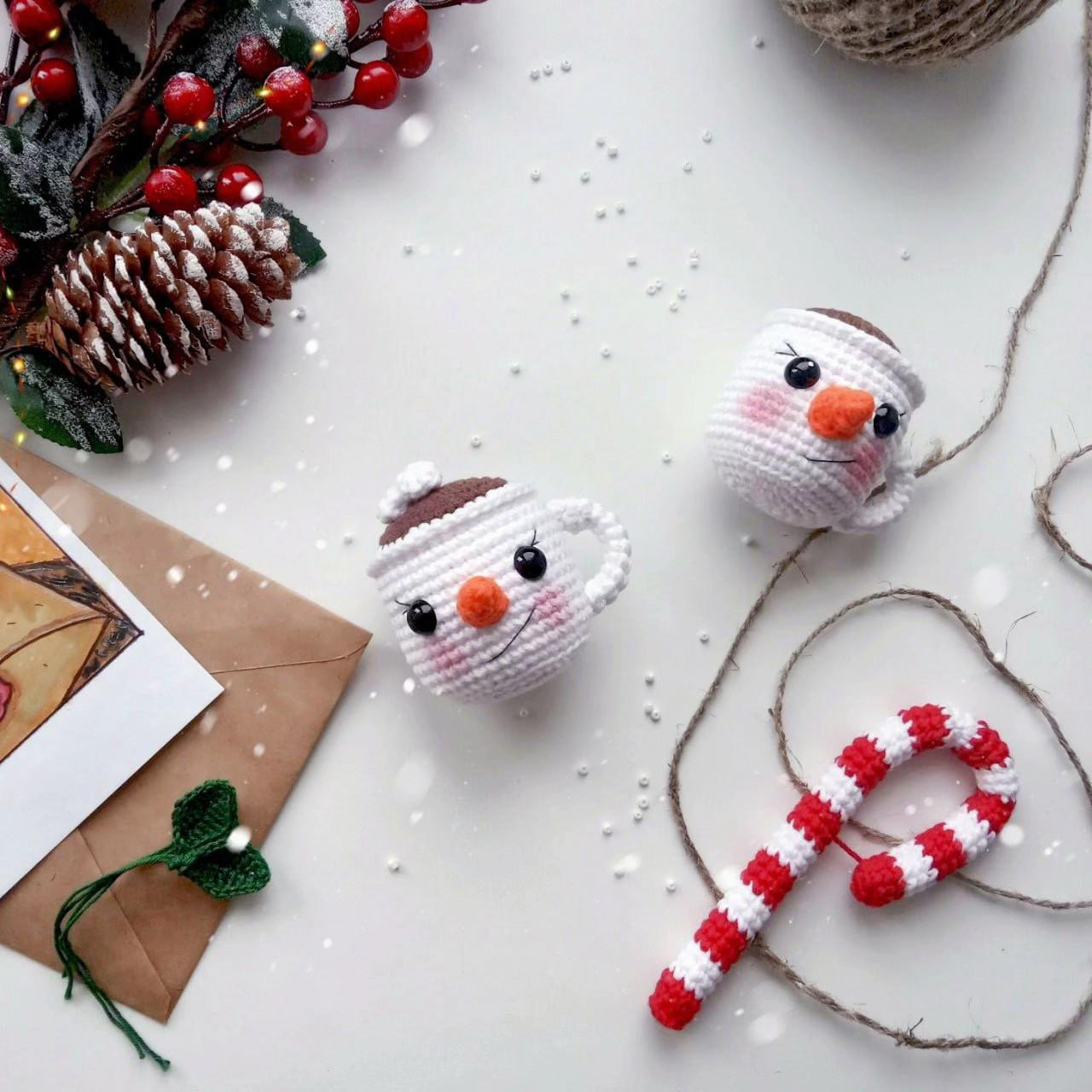 Схема вязания снеговика в чашке с горячим шоколадом