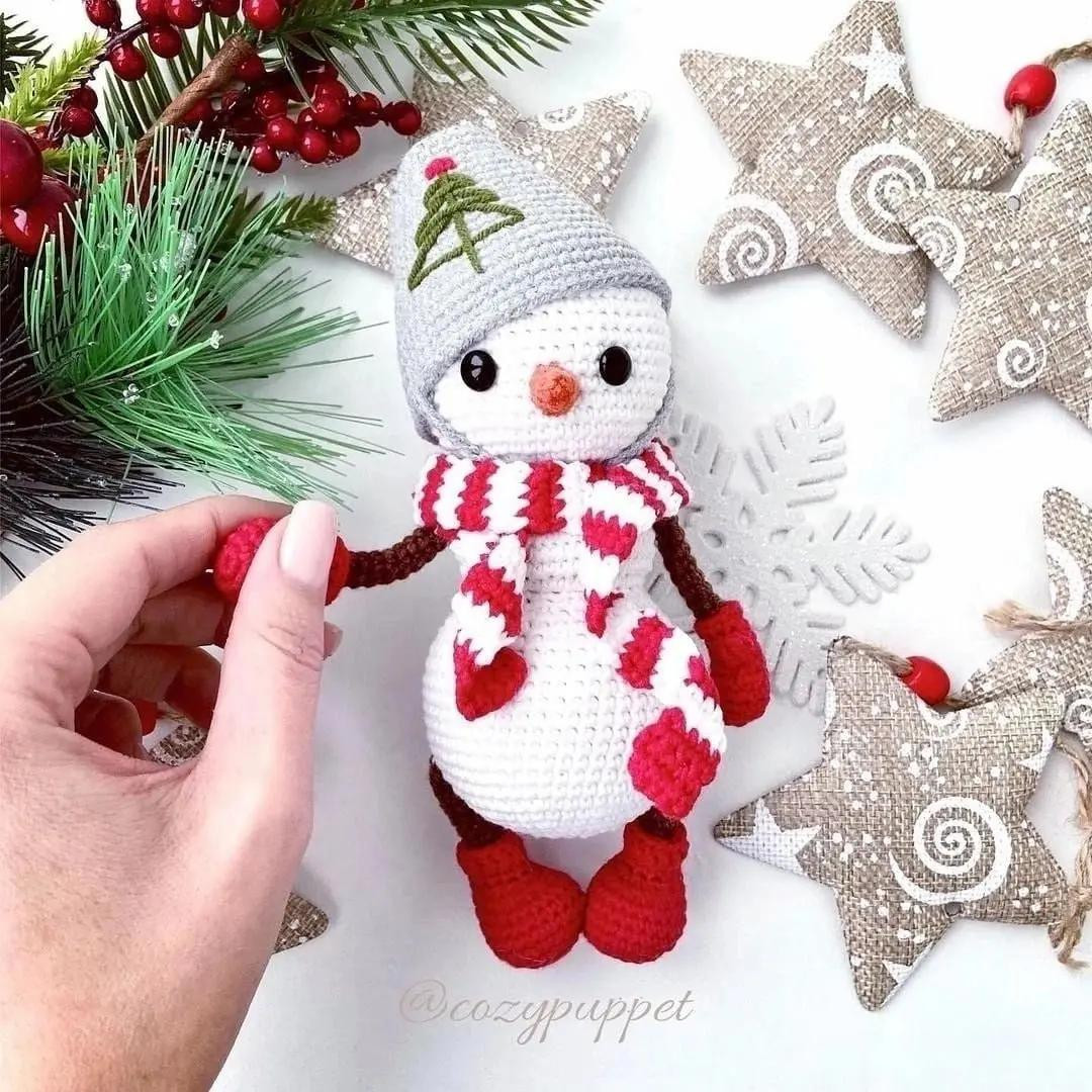 Snezhovichok Amigurumi Crochet Pattern: Cute Snowman Doll