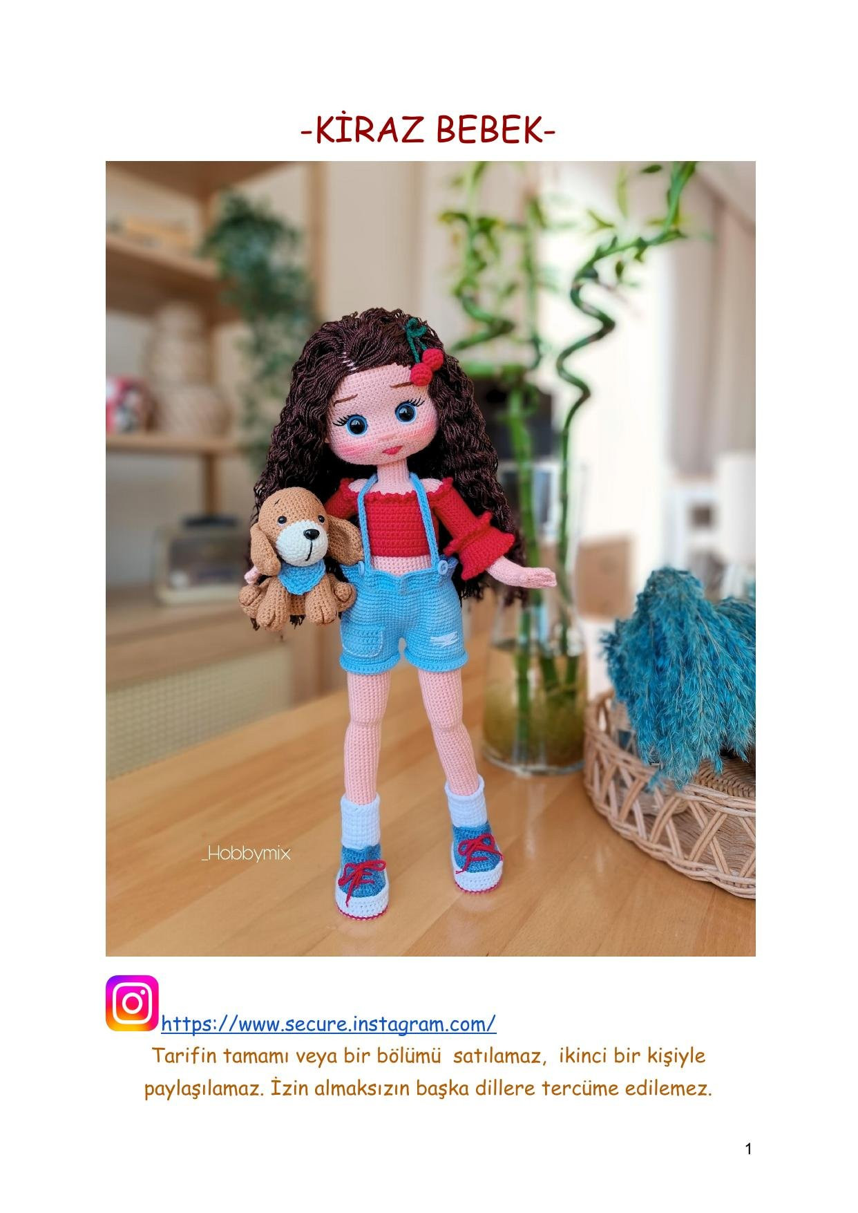 Sơ đồ móc len búp bê Kìraz với chó con, mặc áo đỏ quần xanh