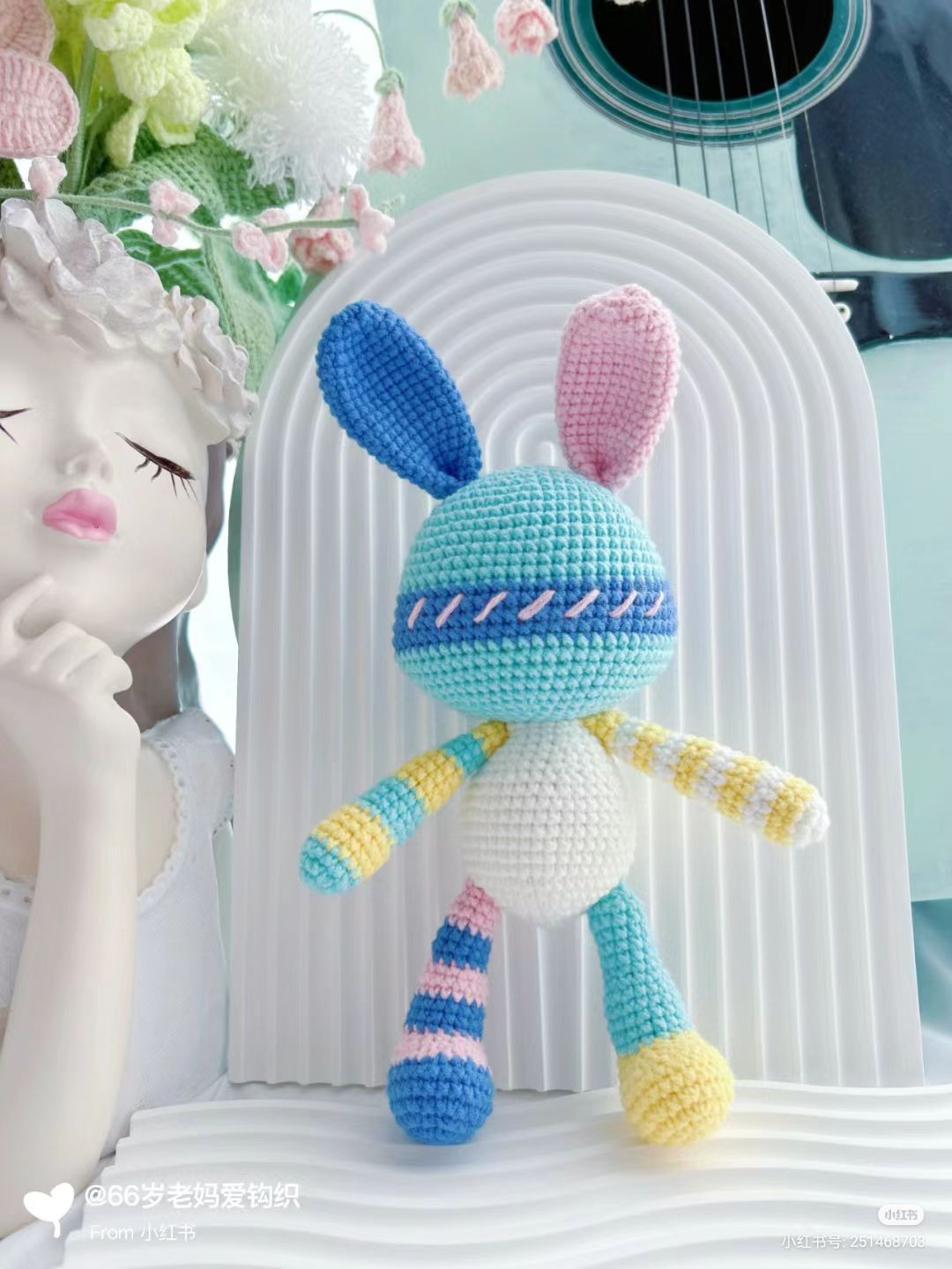 Sơ đồ móc len búp bê thỏ màu xanh pastel