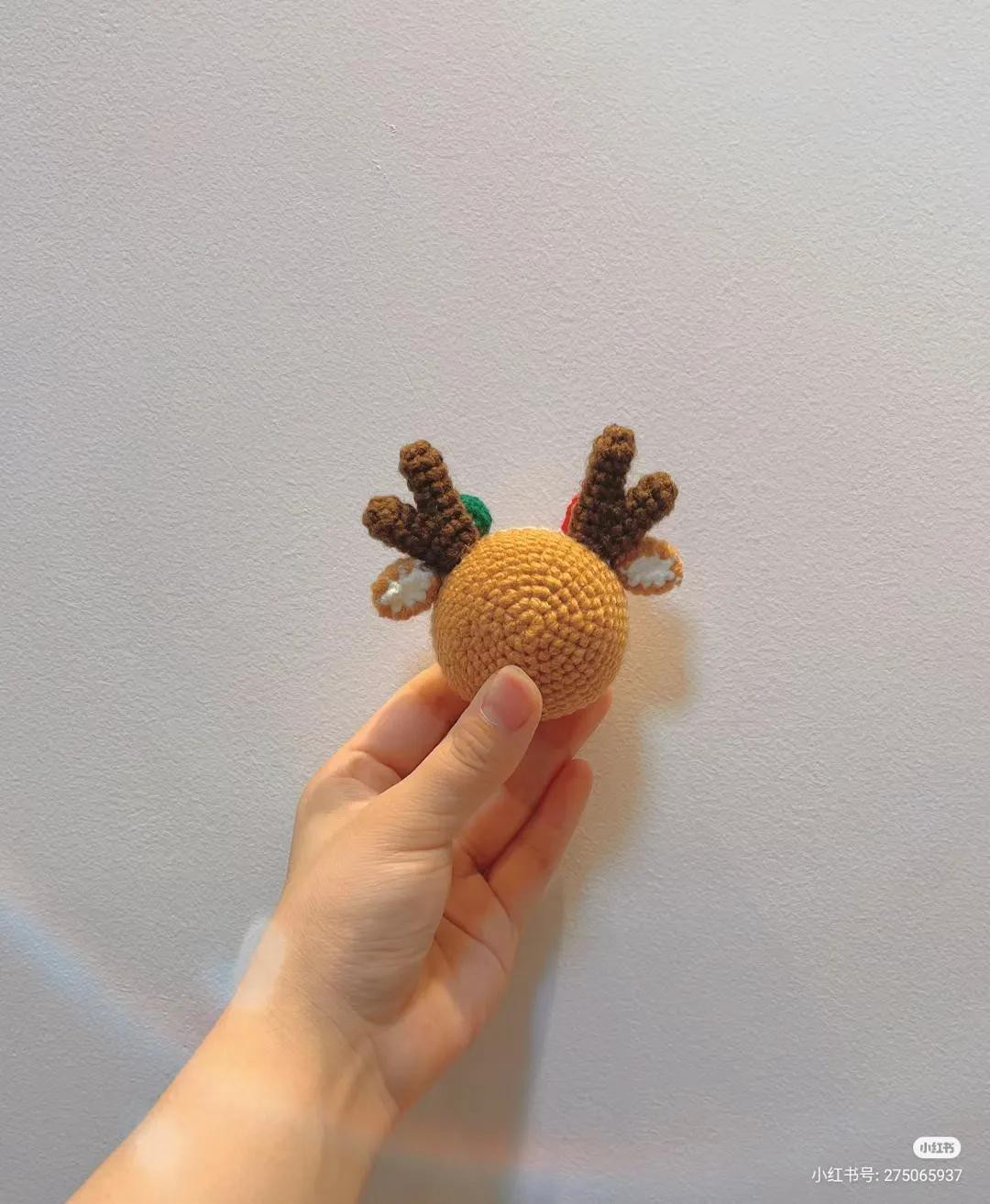 Sơ đồ móc len búp bê tuần lộc Noel dễ thương