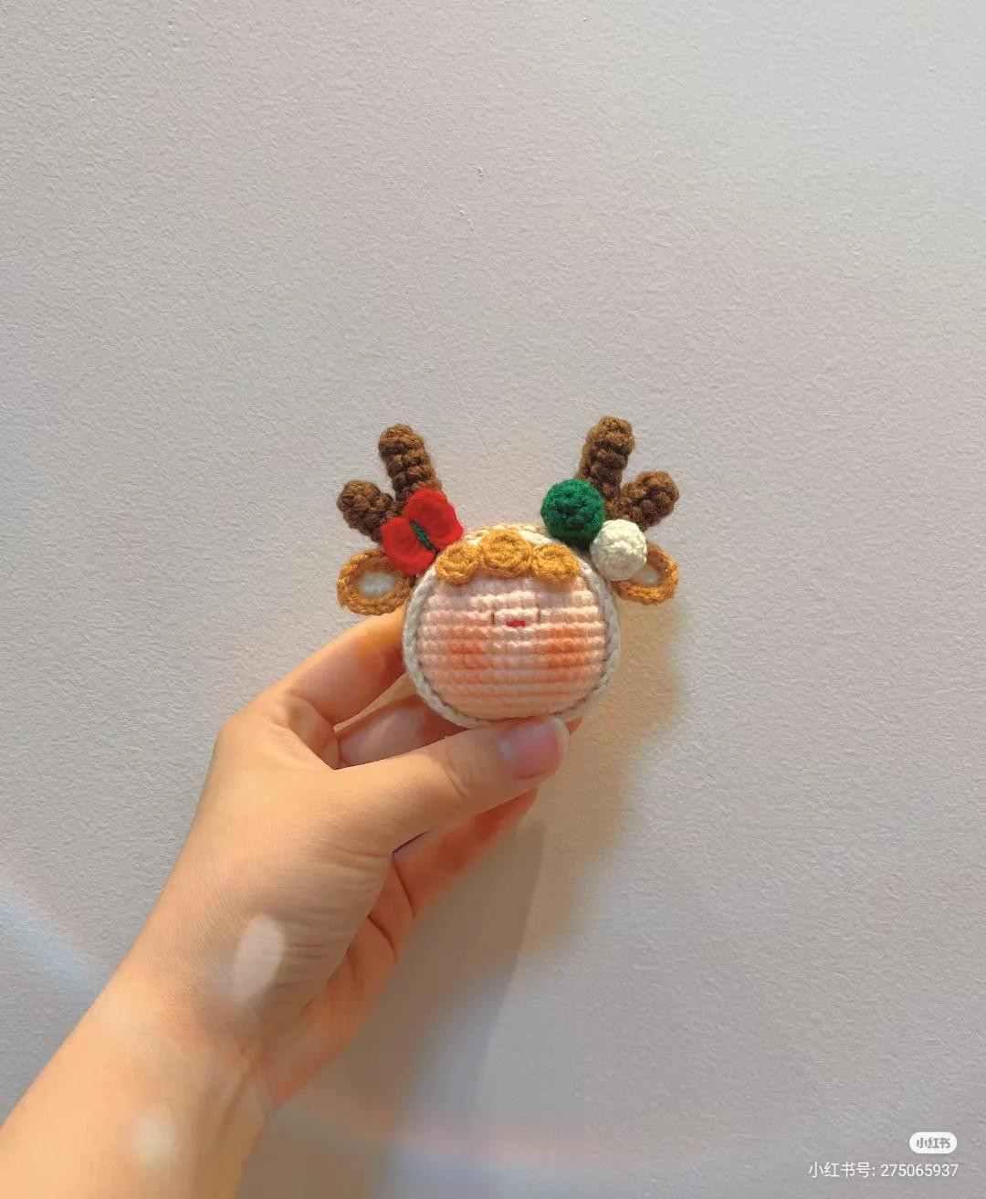 Sơ đồ móc len búp bê tuần lộc Noel dễ thương