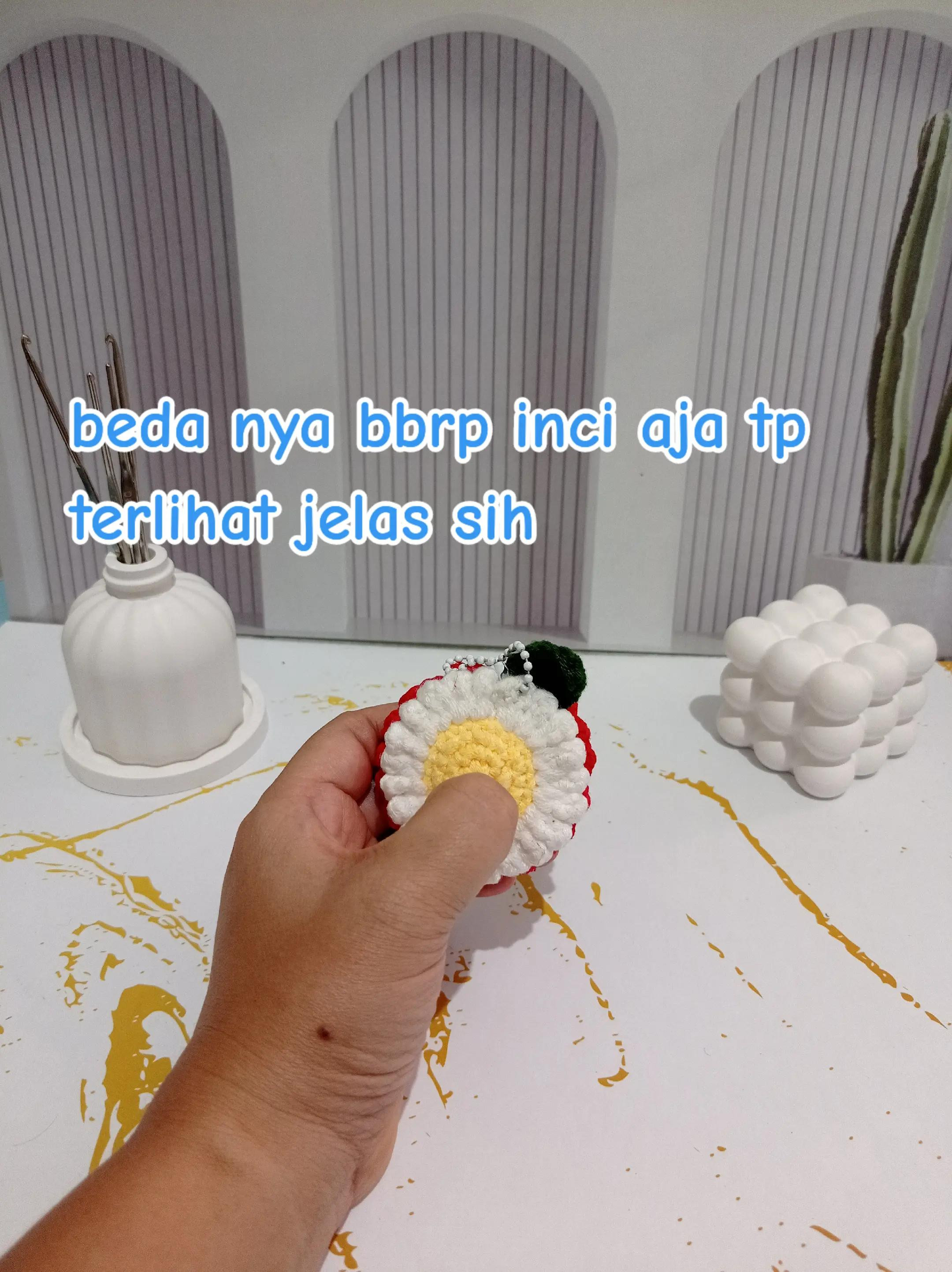 So sánh kích thước hoa cúc móc len Milkcatton với kim 2.5mm và 3mm
