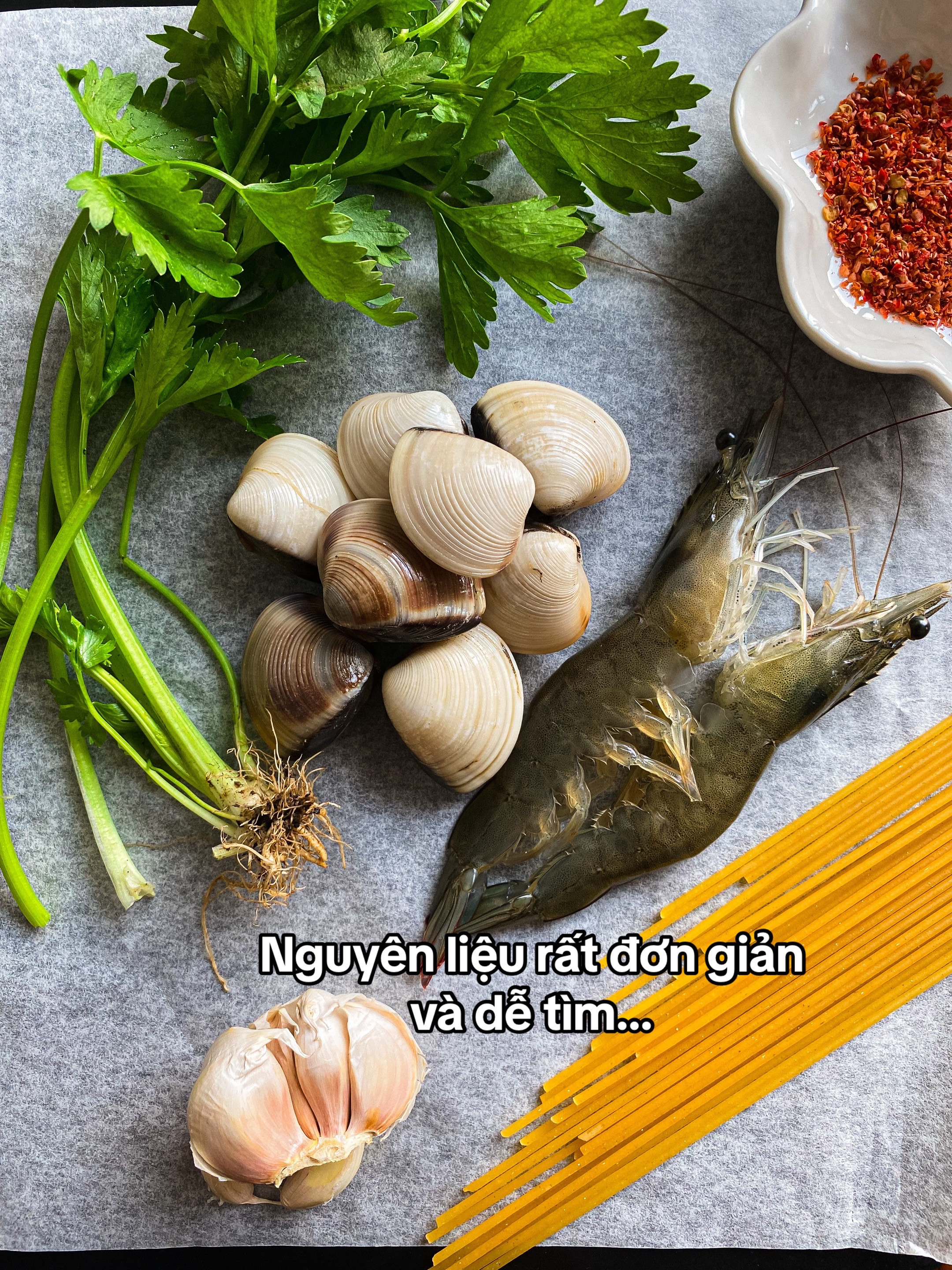 Spaghetti hải sản: Mì ý xào tôm và nghêu, công thức nấu ăn nhanh gọn tại nhà