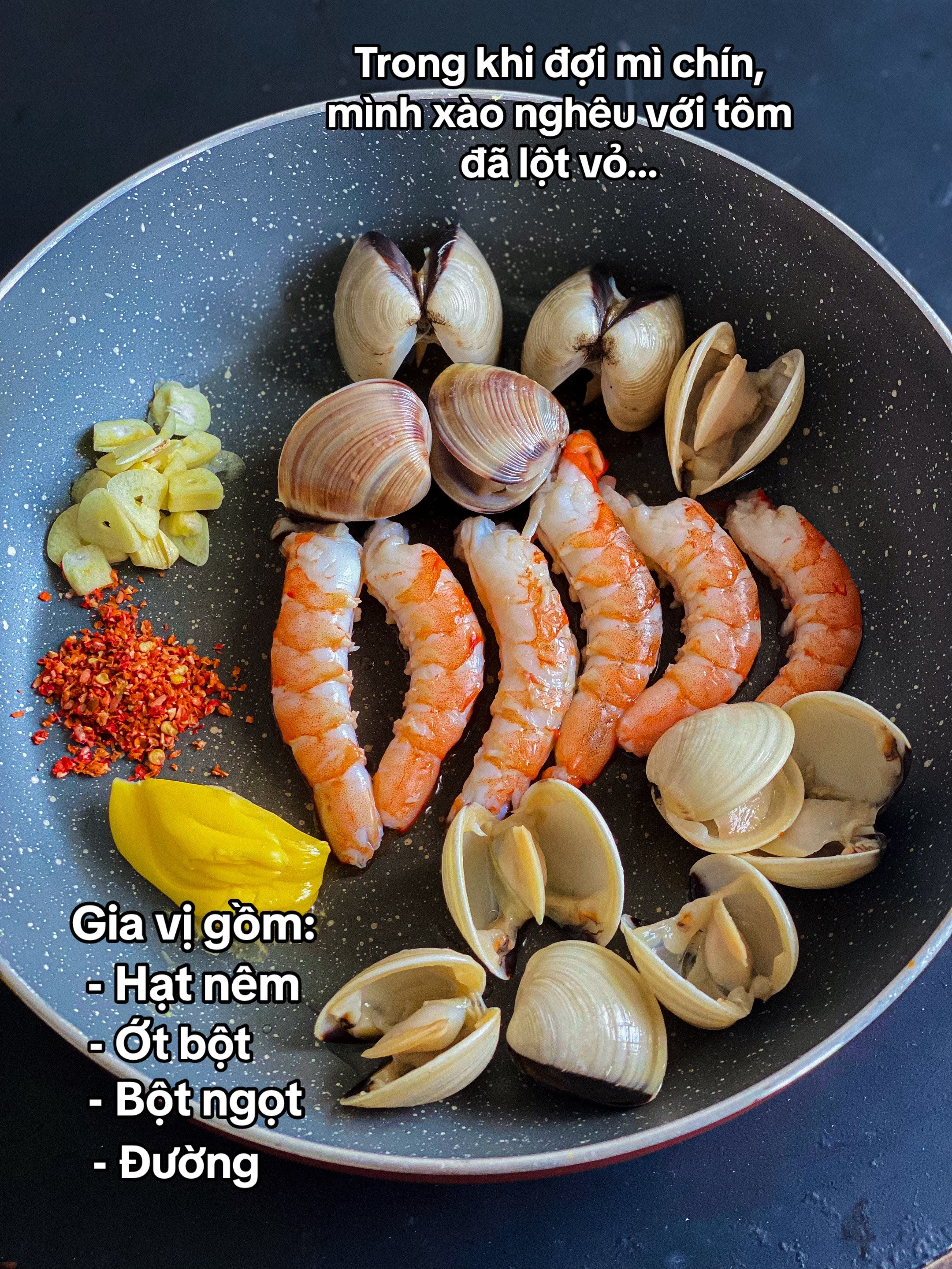 Spaghetti hải sản: Mì ý xào tôm và nghêu, công thức nấu ăn nhanh gọn tại nhà