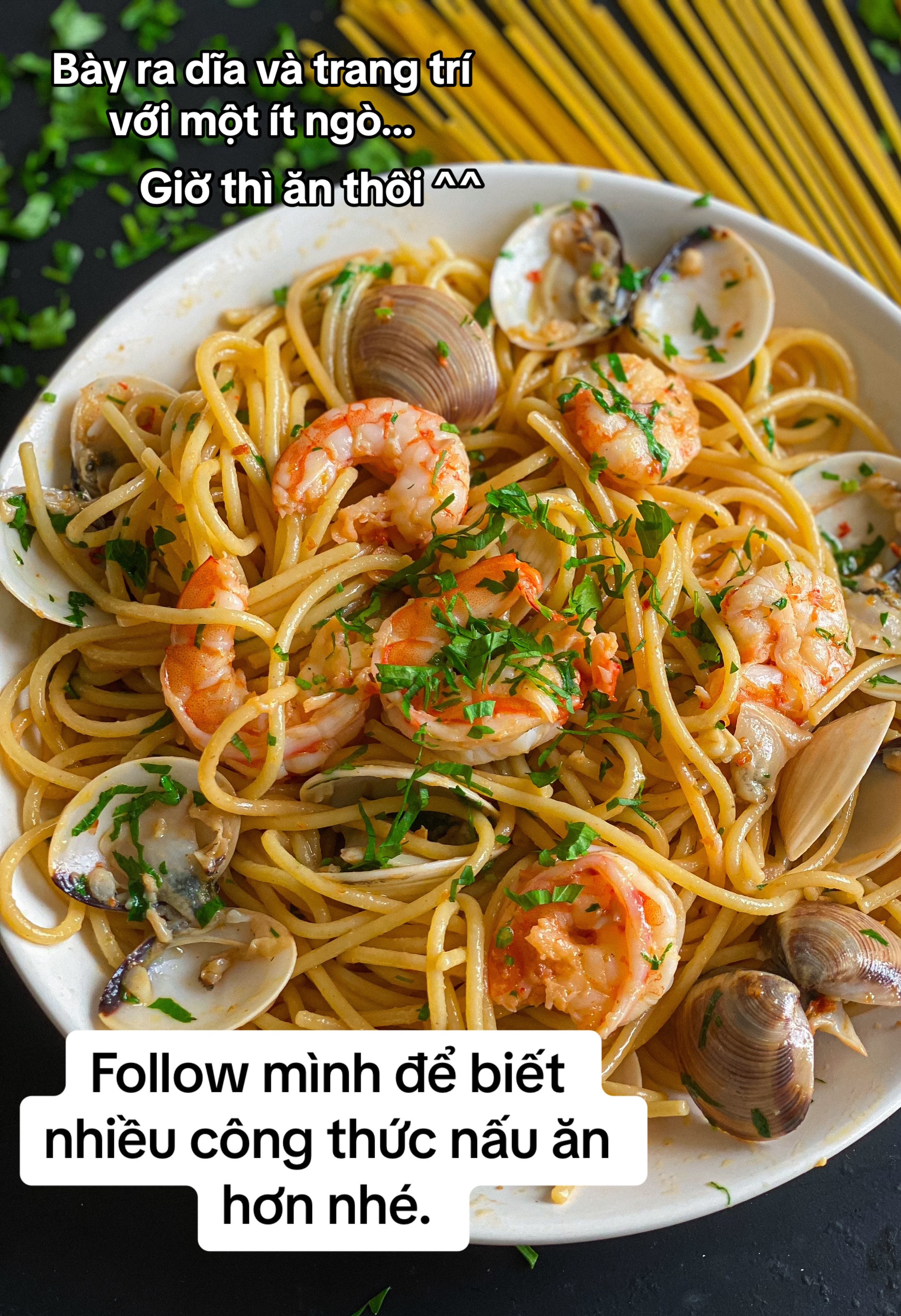 Spaghetti hải sản: Mì ý xào tôm và nghêu, công thức nấu ăn nhanh gọn tại nhà