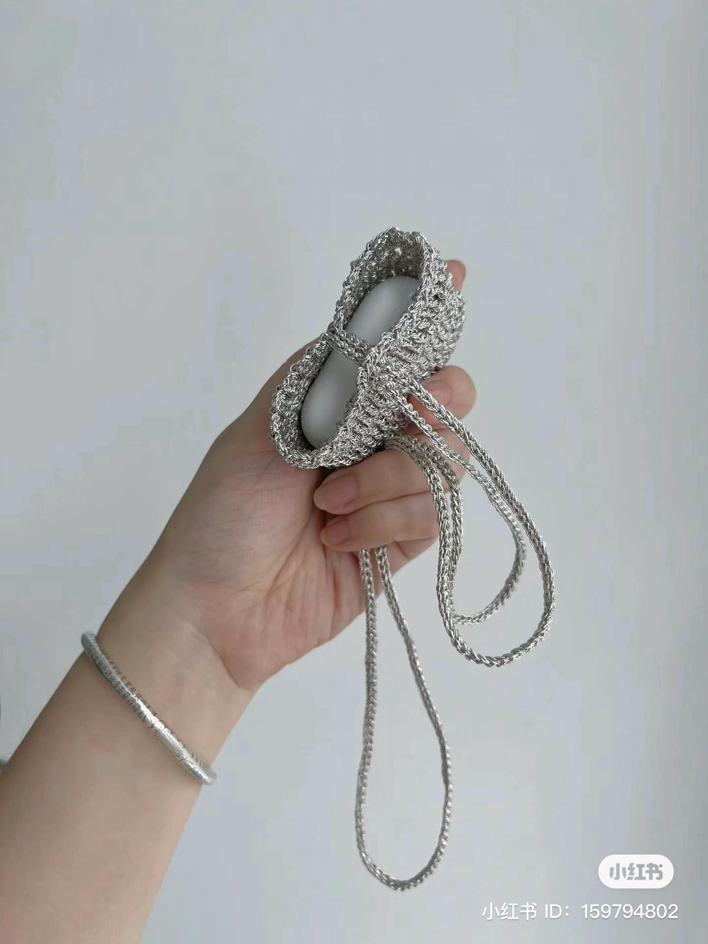 Sparkling Silver Crochet Earphone Bag Pattern Tutorial