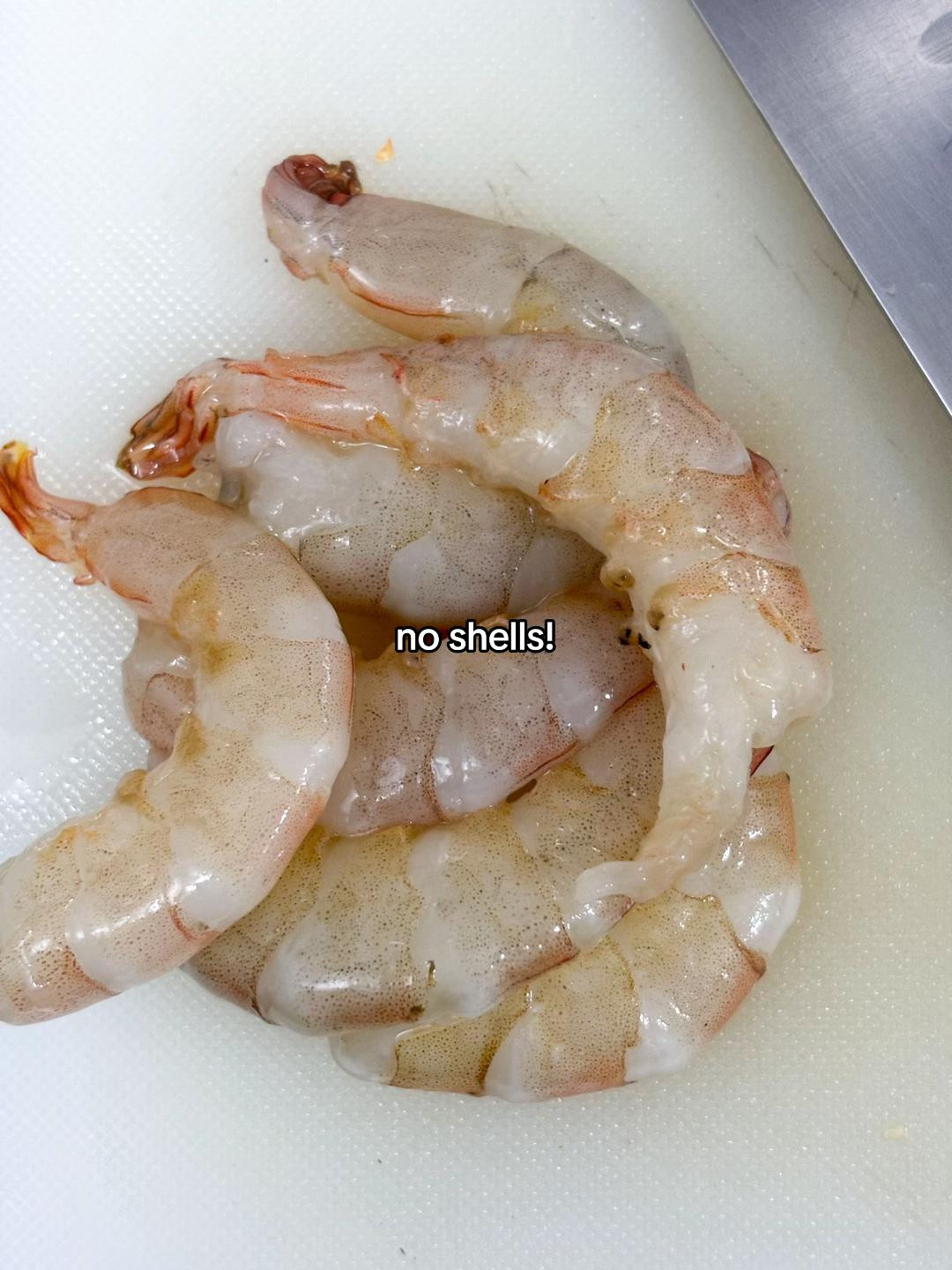 Spicy Tomato Garlic Macaroni Soup with Prawns