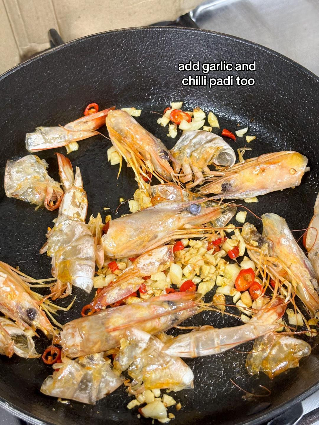 Spicy Tomato Garlic Macaroni Soup with Prawns