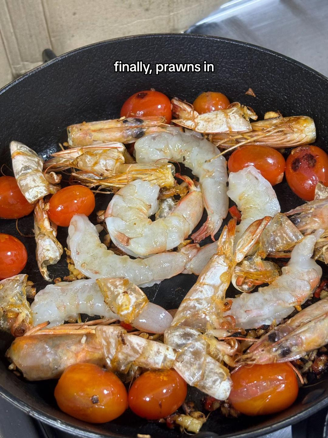 Spicy Tomato Garlic Macaroni Soup with Prawns