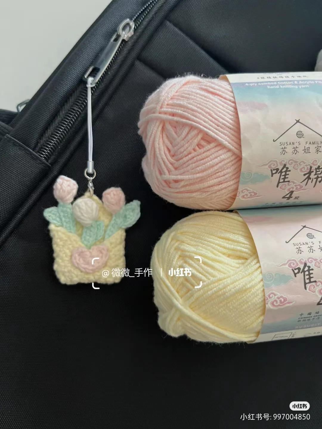 Spring Letter Crochet Zipper Pull Pattern with Tulips