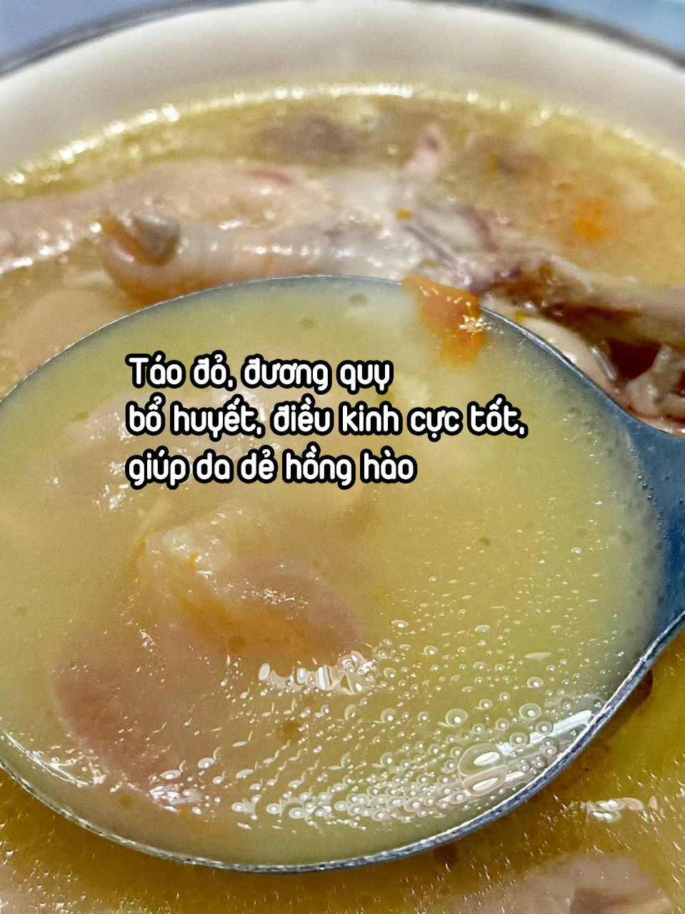 Súp chân gà móng giò bổ huyết, bổ sung collagen đẹp da