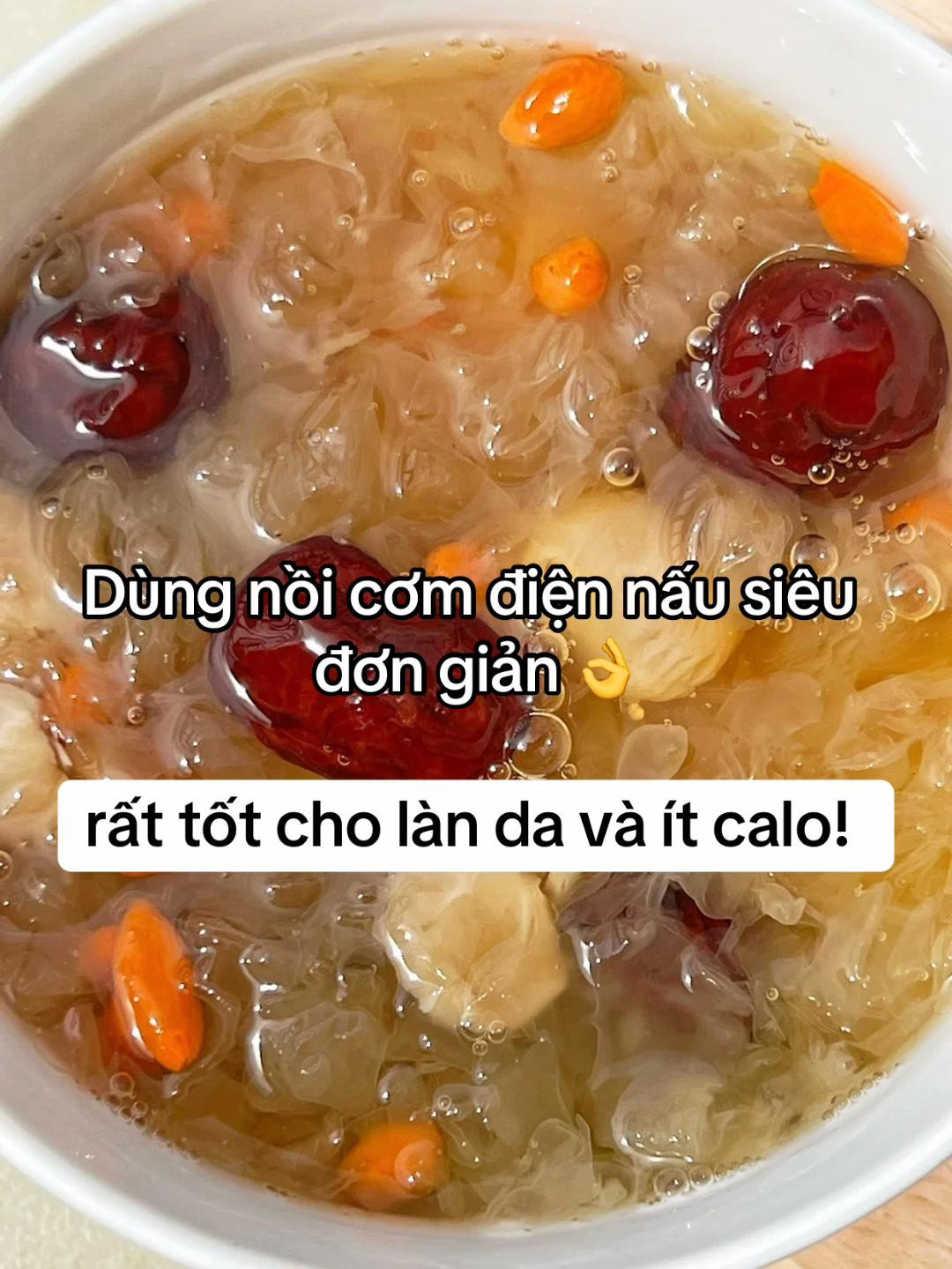 Súp nấm tuyết táo đỏ nhãn kỷ tử: Công thức nấu bằng nồi cơm điện siêu đơn giản, ít calo và dưỡng da hồng hào