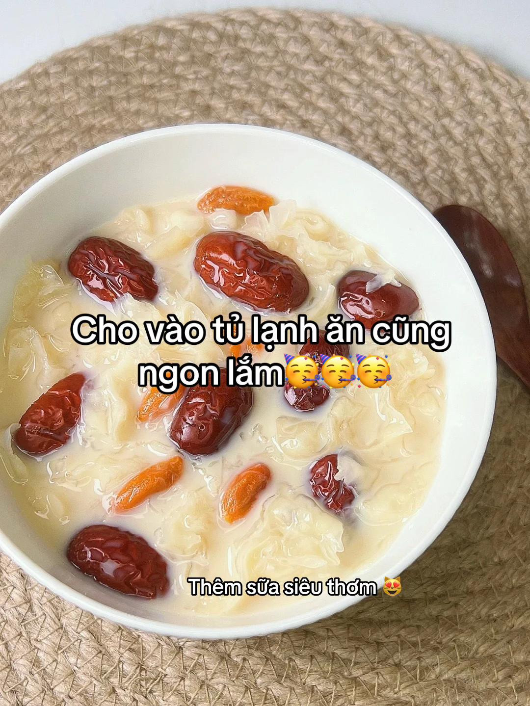 Súp nấm tuyết táo đỏ nhãn kỷ tử: Công thức nấu bằng nồi cơm điện siêu đơn giản, ít calo và dưỡng da hồng hào