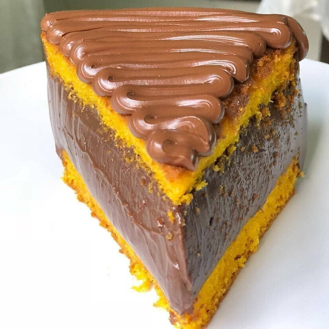 Supreme Carrot Cake with Chocolate Ganache and Fake Brigadeiro Filling