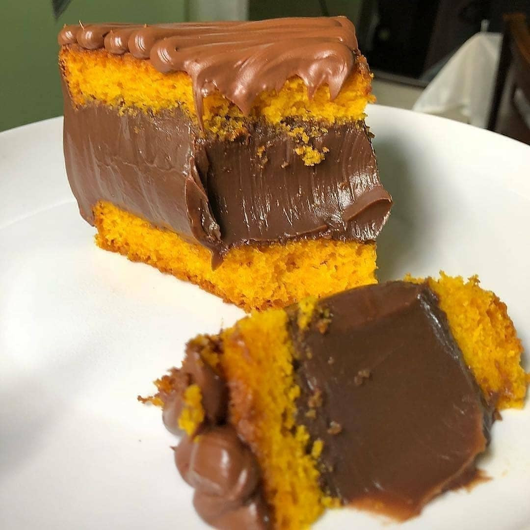 Supreme Carrot Cake with Chocolate Ganache and Fake Brigadeiro Filling