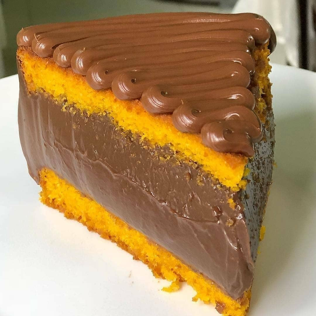 Supreme Carrot Cake with Chocolate Ganache and Fake Brigadeiro Filling