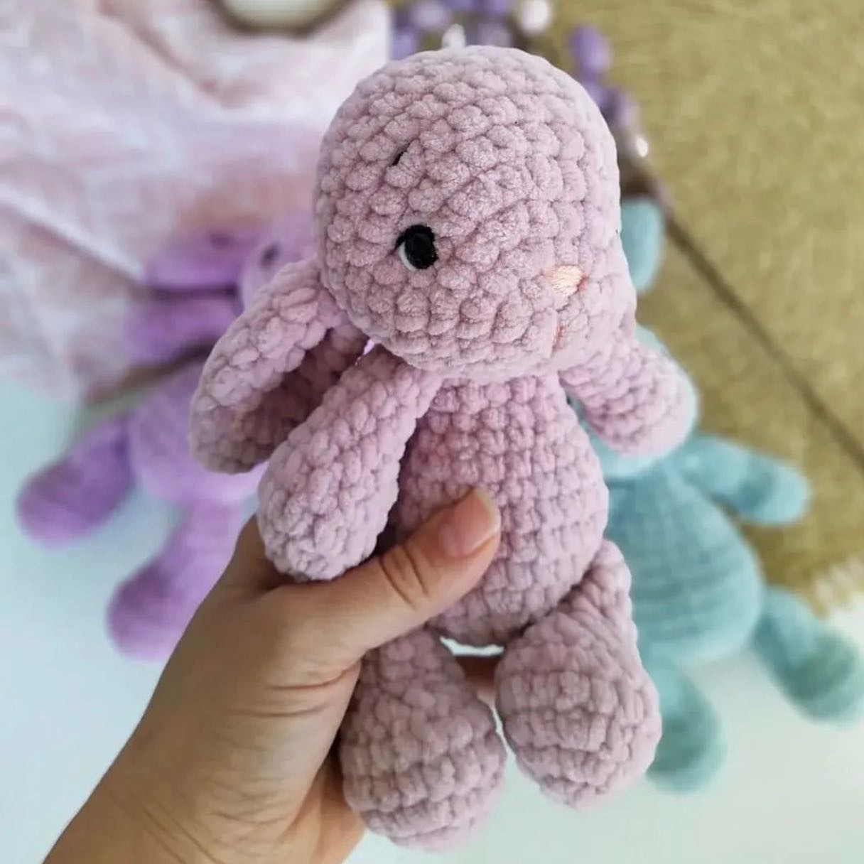 Süslenmiş Tığ İşi Tavşan Amigurumi Tarifi ve Malzeme Listesi