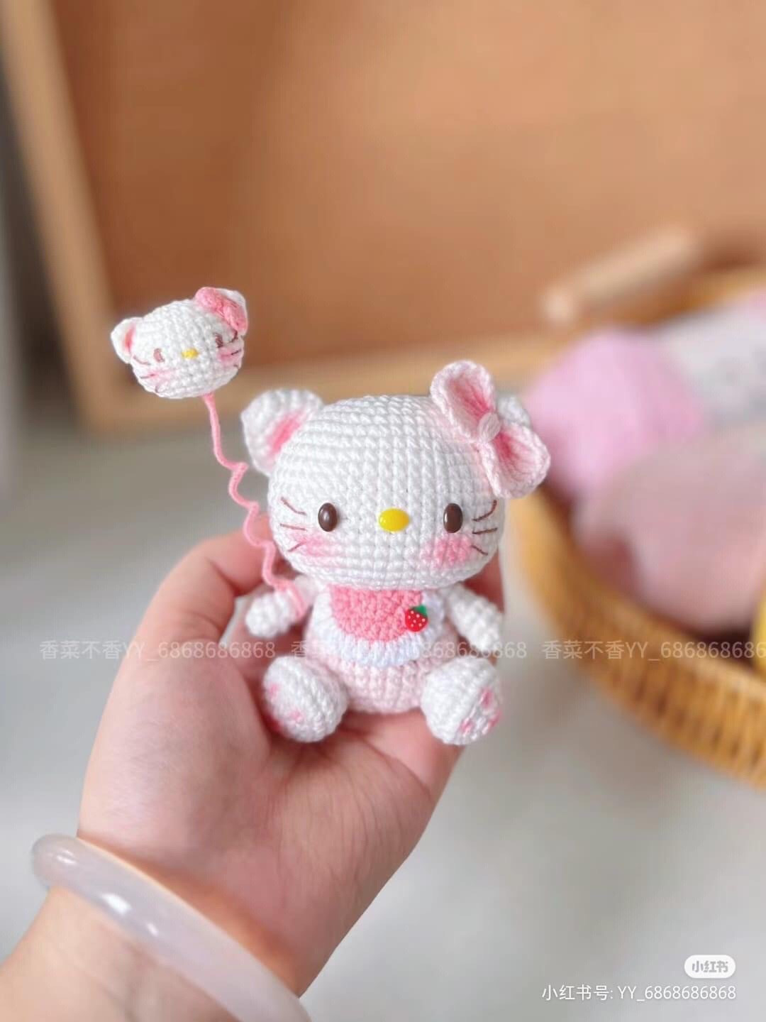 Sweet Kitty Crochet Amigurumi Pattern with Balloon and Flower Swing Chart