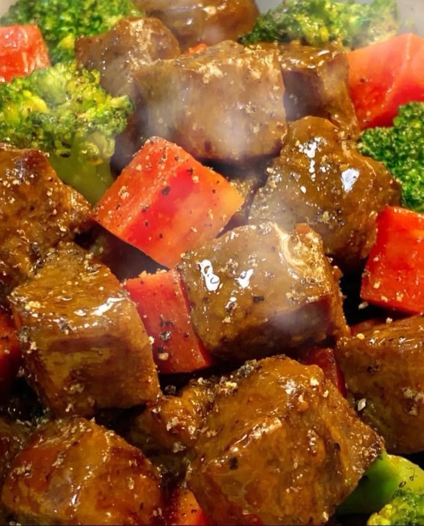 Thăn bò xào bông cải xanh và cà rốt