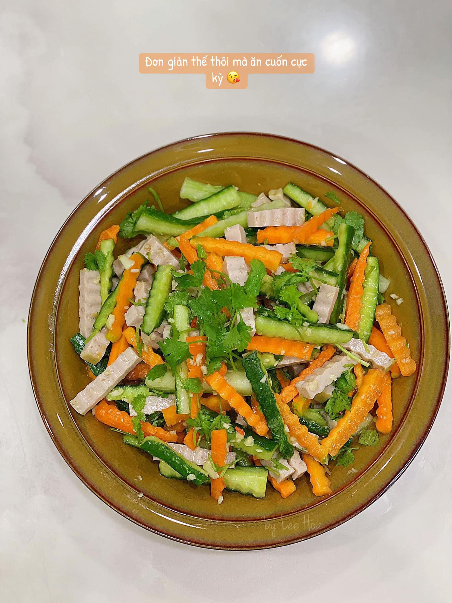 Thích đơn giản, ngao ngán sự phức tạp: Nộm giò với cà rốt và dưa chuột giòn tan