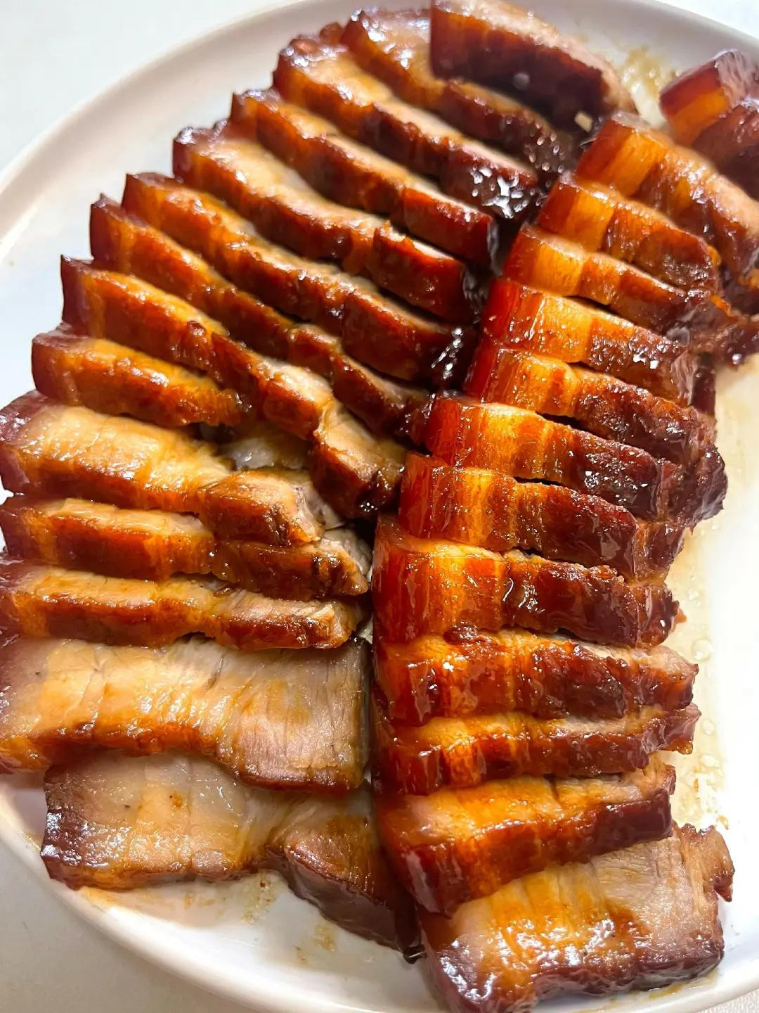 Thịt ba chỉ kho nước dừa mềm ngọt, màu cánh gián đẹp mắt, cách làm đơn giản tại nhà