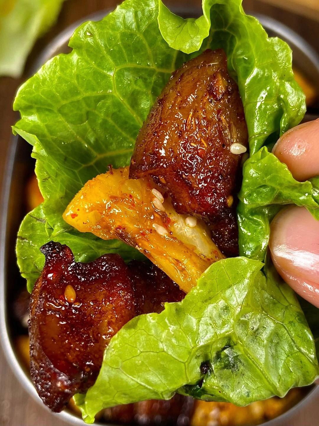 Thịt ba chỉ nướng thơm ngon với dứa và gia vị, hướng dẫn chi tiết từng bước