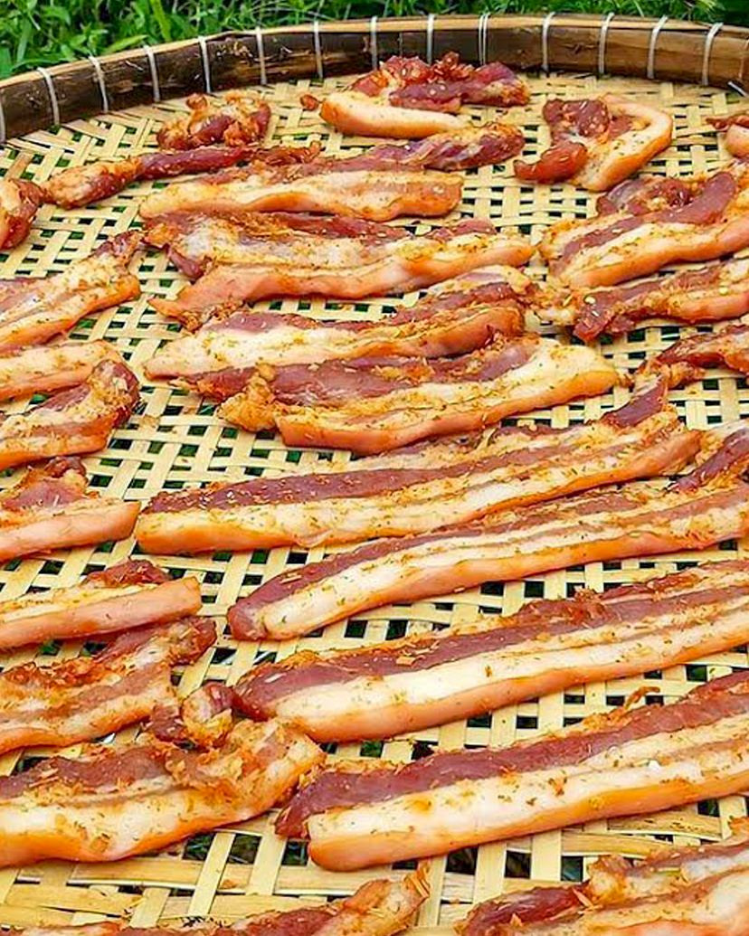 Thịt ba chỉ ướp sả phơi nắng, món ăn truyền thống ngày Tết Việt Nam