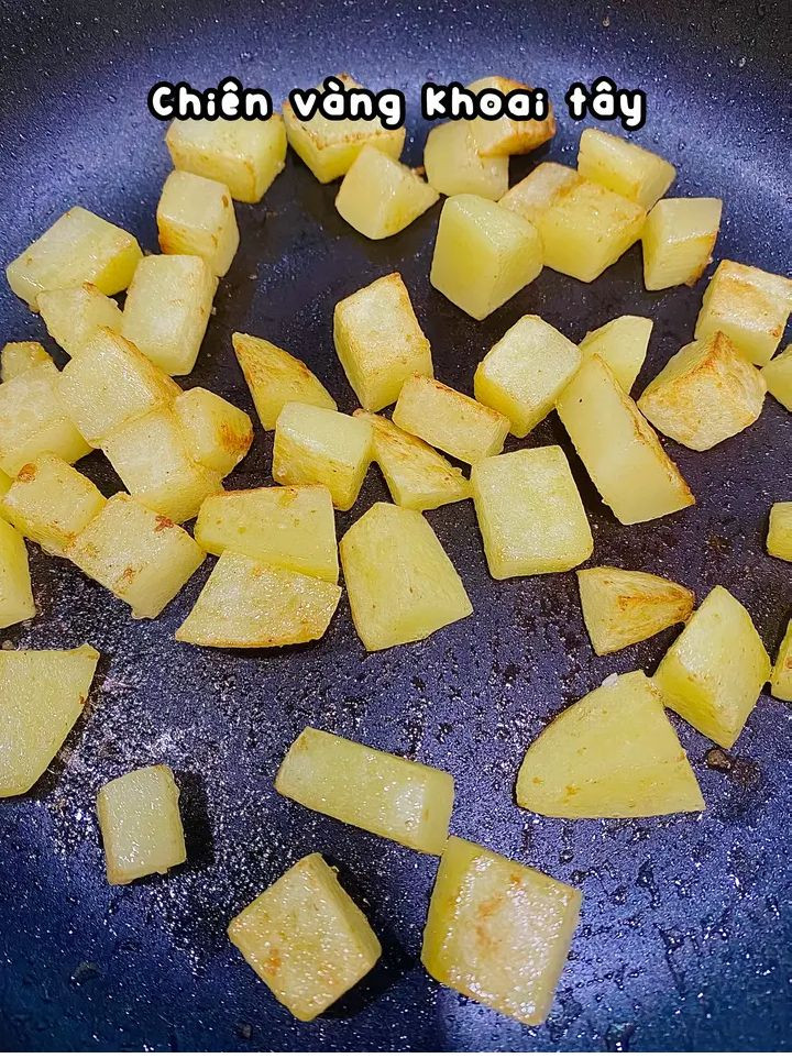 Thịt Xào Khoai Tây: Cách Làm Món Ngon Đơn Giản, Chiên Vàng Khoai Tây Và Xào Thịt Với Gia Vị