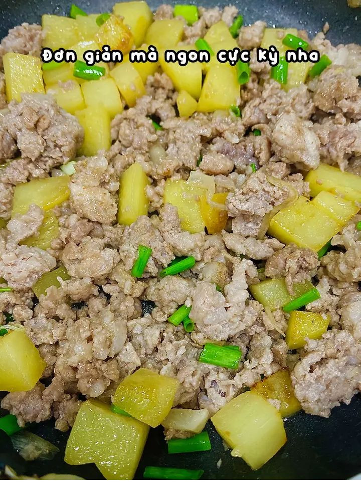 Thịt Xào Khoai Tây: Cách Làm Món Ngon Đơn Giản, Chiên Vàng Khoai Tây Và Xào Thịt Với Gia Vị